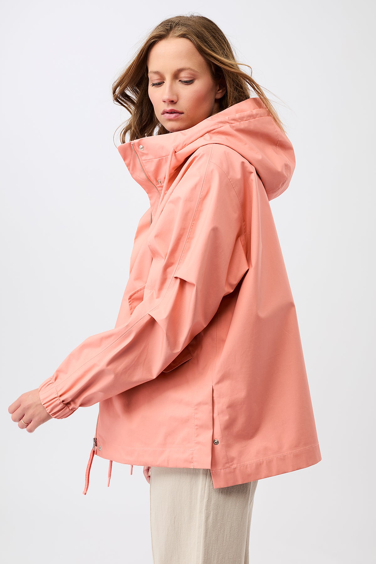 langerchen-kapuzenjacke-mit-falten-am-arm-kurze-jacke-in-frangipani image 3