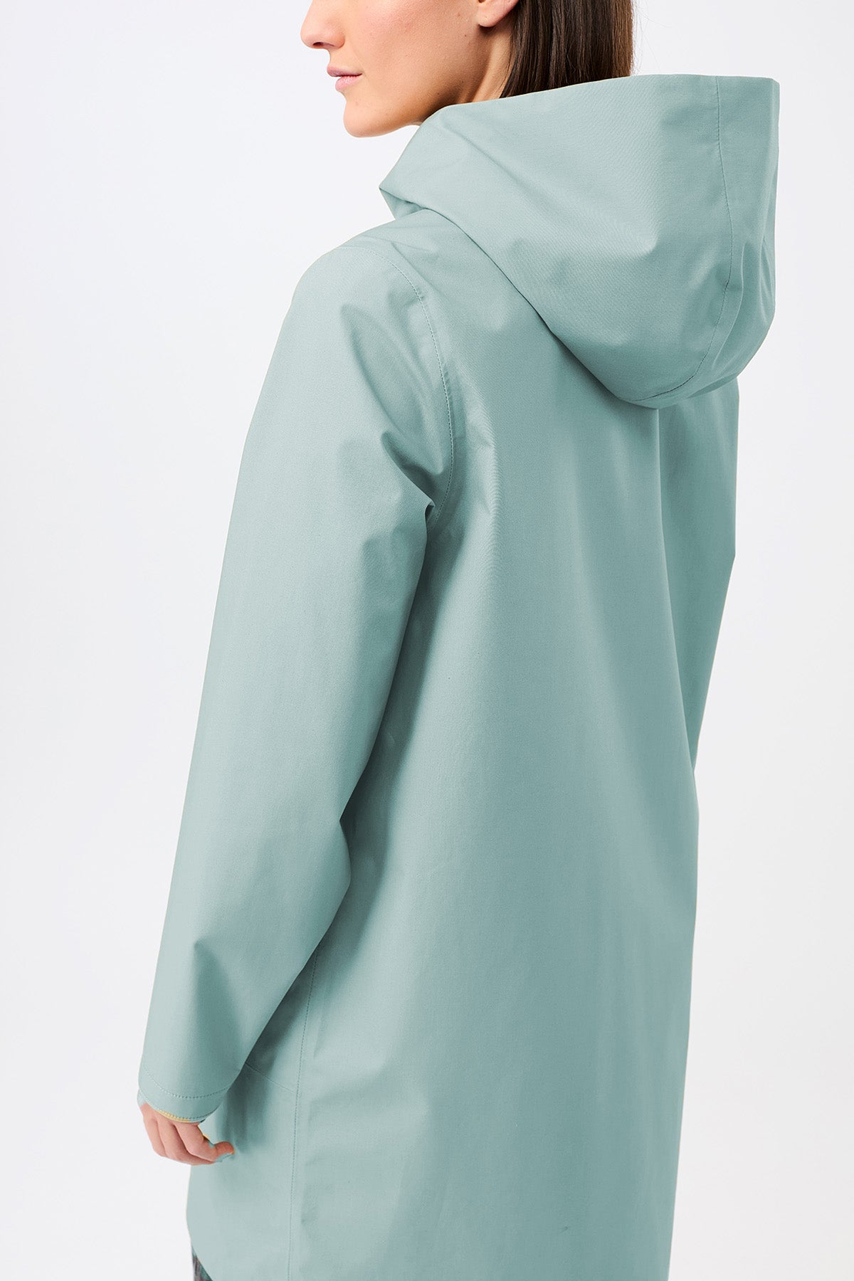 langerchen-schmaler-regenparka-mit-verdecktem-rei-verschluss-flow image 4