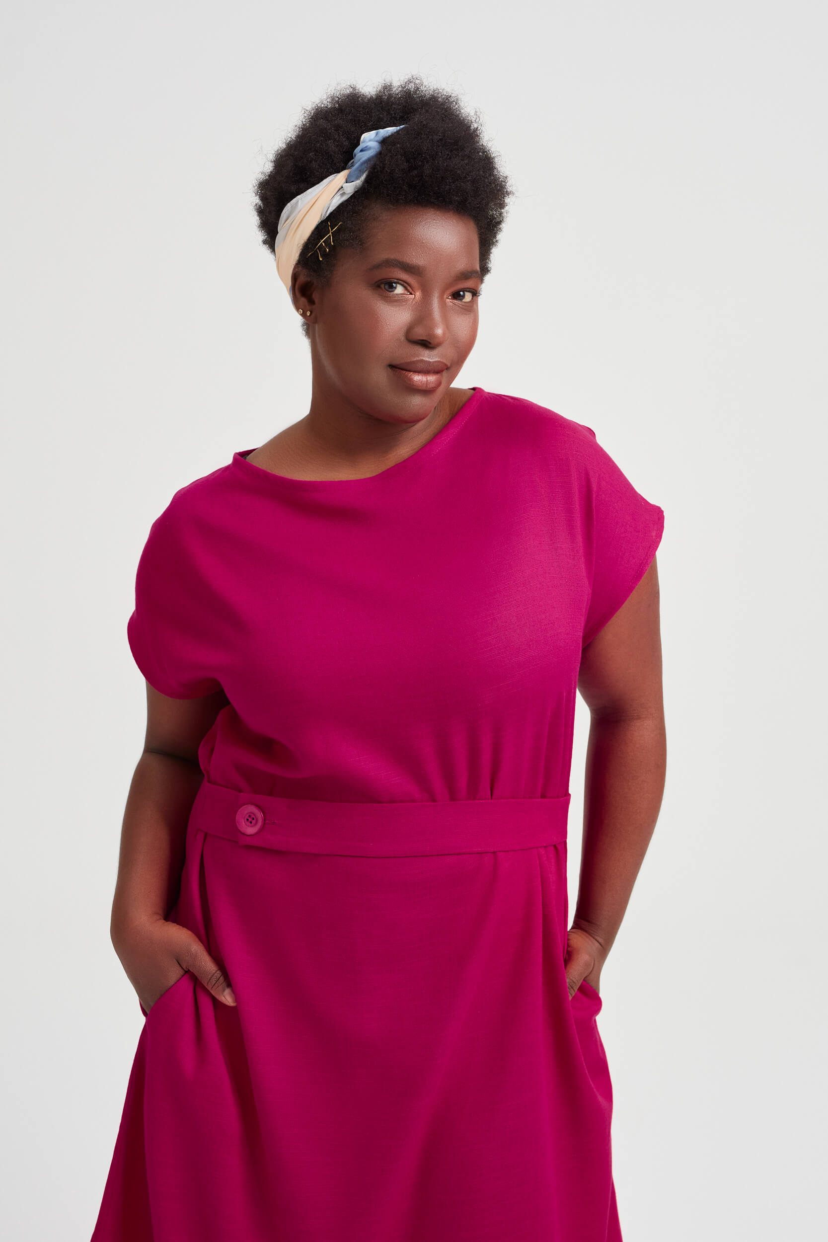 ayani-sati-midi-kleid-mit-bootsausschnitt-in-cherry-red image 1