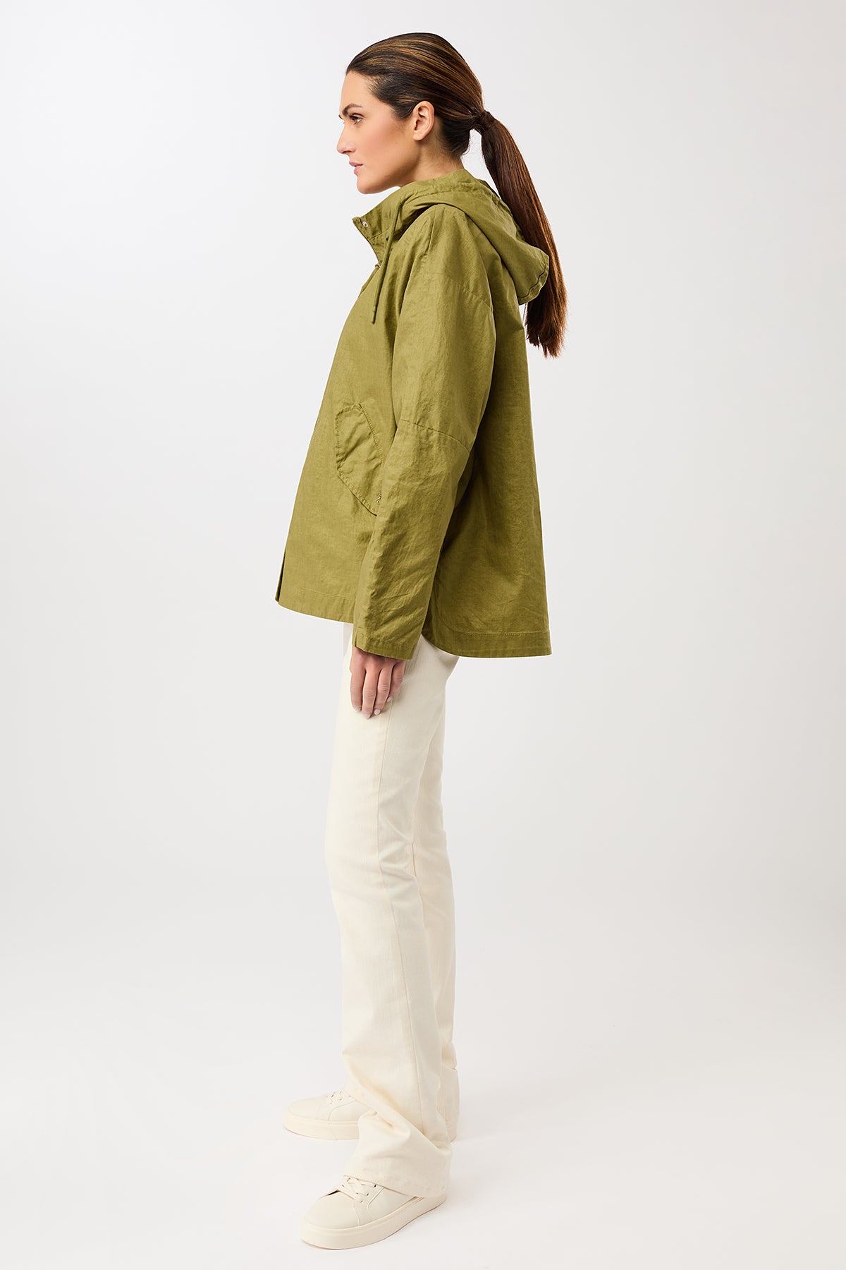 langerchen-outdoorjacke-aus-beschichtetem-leinen-kurze-jacke-in-green-olive image 1