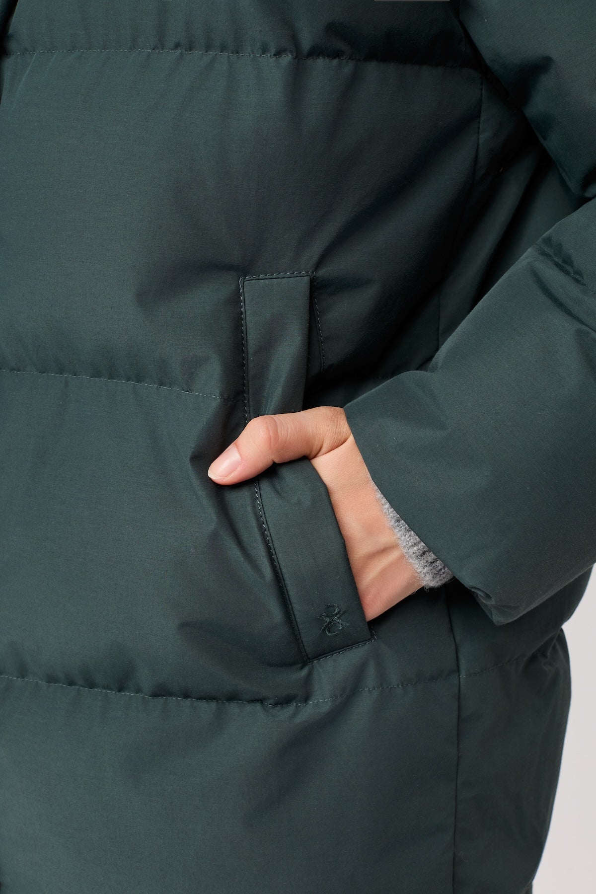 langerchen-jacke-mit-stehkragen-aus-eco-daune-fir image 3