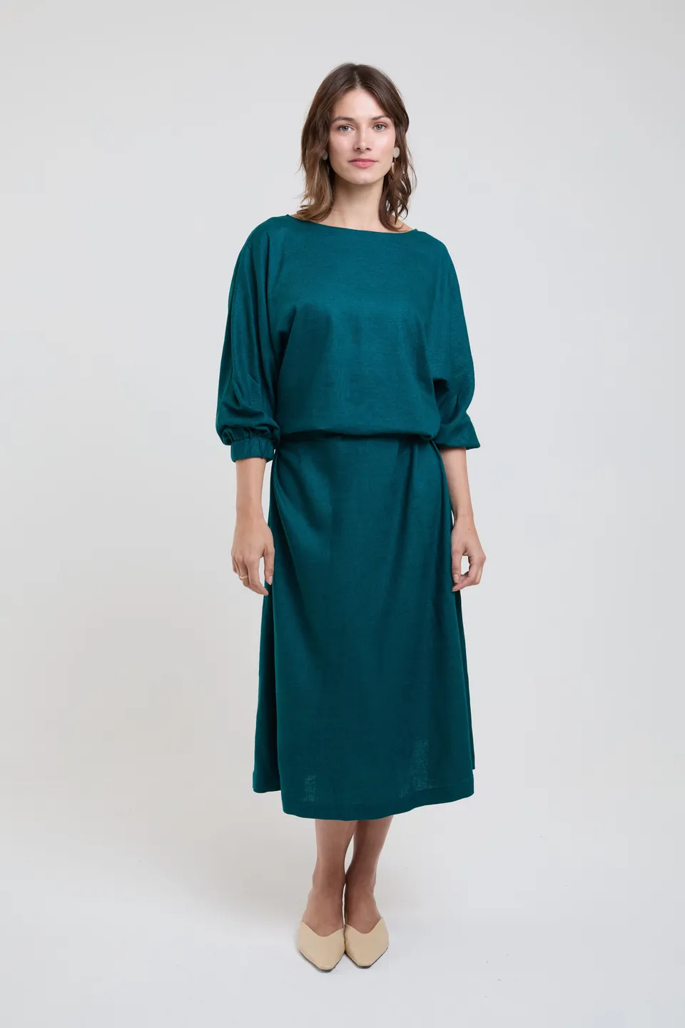ayani-andrea-midi-dress-mit-langarm-und-verstellbarer-taille-in-gr-n image 1