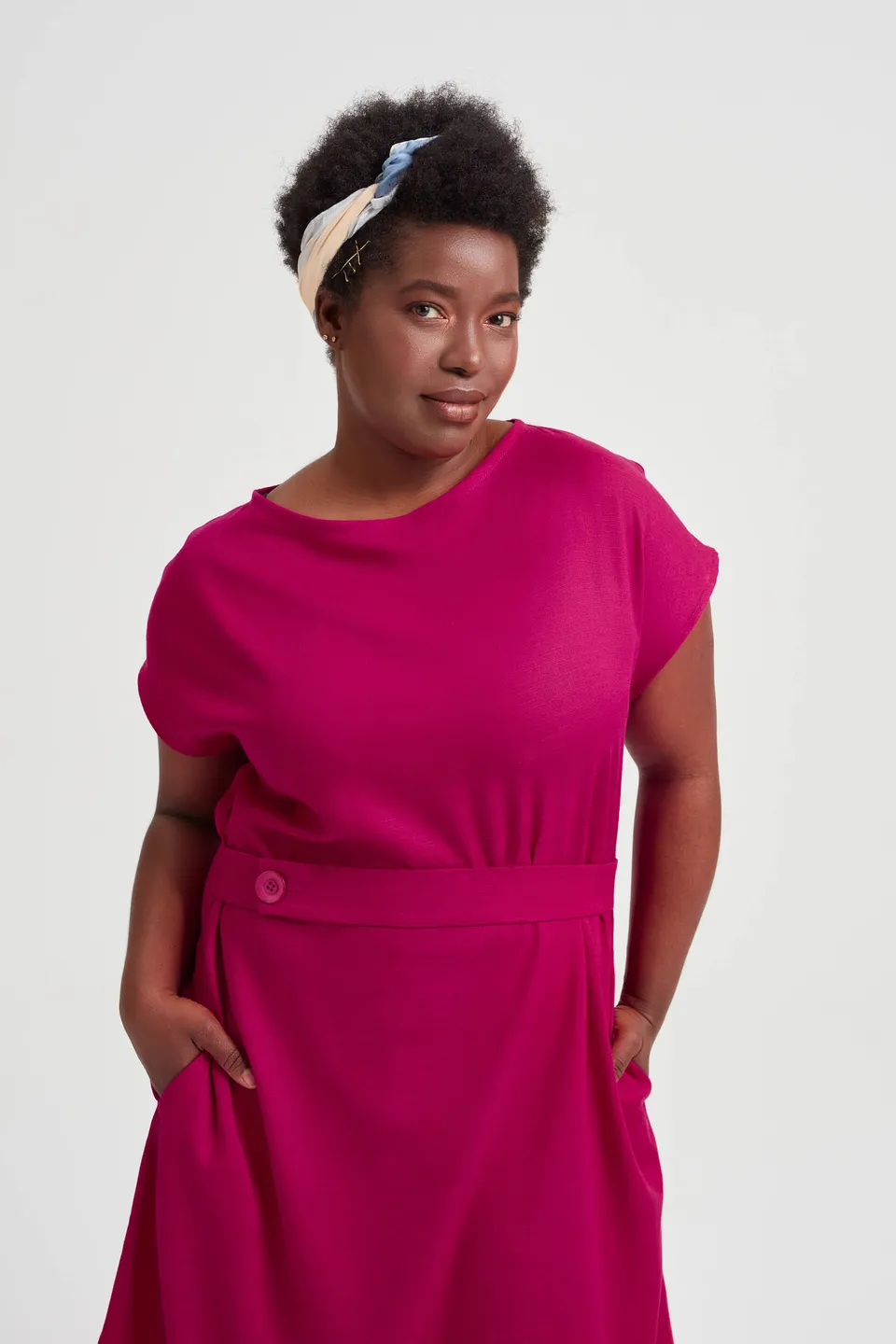 ayani-sati-midi-kleid-mit-bootsausschnitt-in-cherry-red image 1