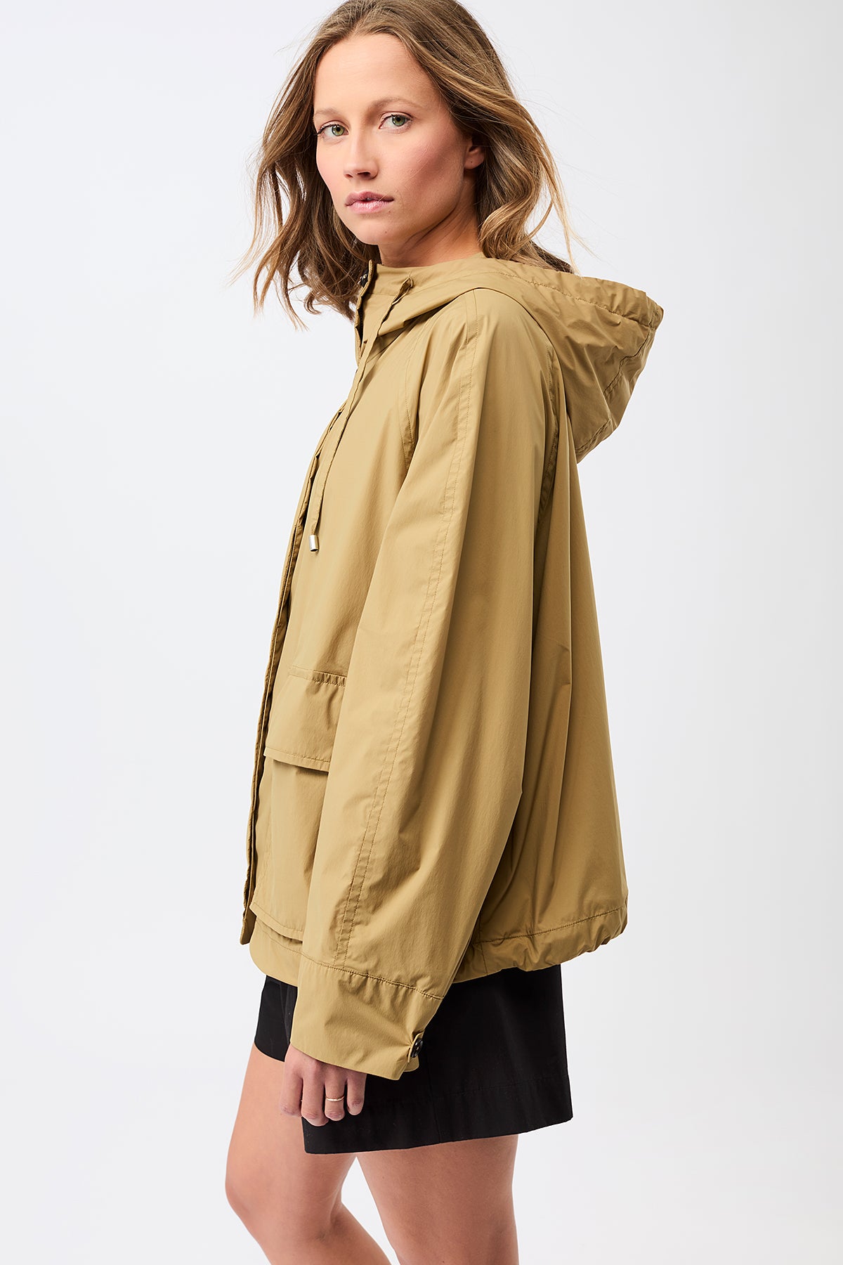 langerchen-kapuzenjacke-mit-gro-en-taschen-in-breeze image 5