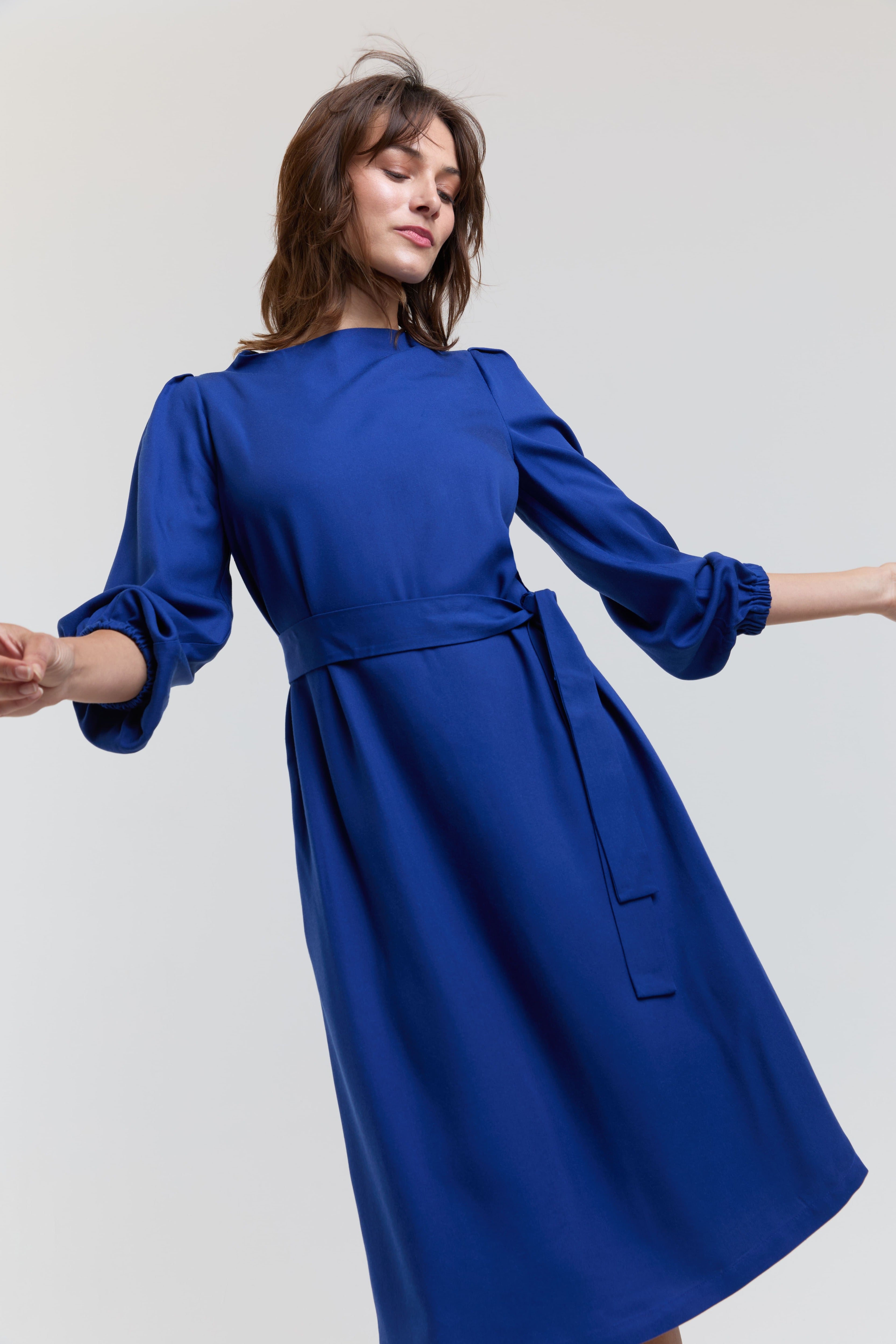 ayani-mia-g-rtelkleid-mit-plissee-rmeln-und-stehkragen-in-midnight-blue image 3