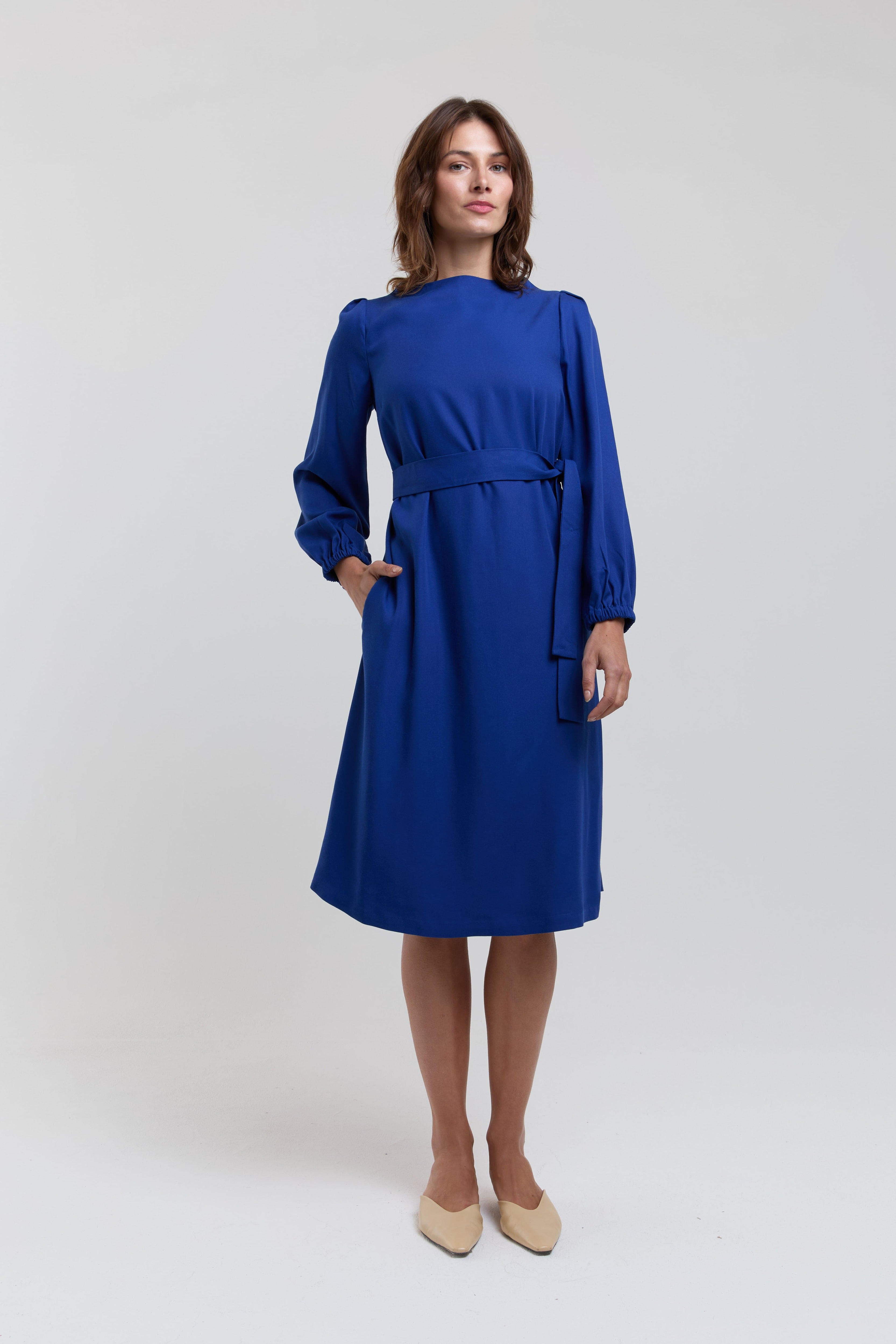 ayani-mia-g-rtelkleid-mit-plissee-rmeln-und-stehkragen-in-midnight-blue image 2