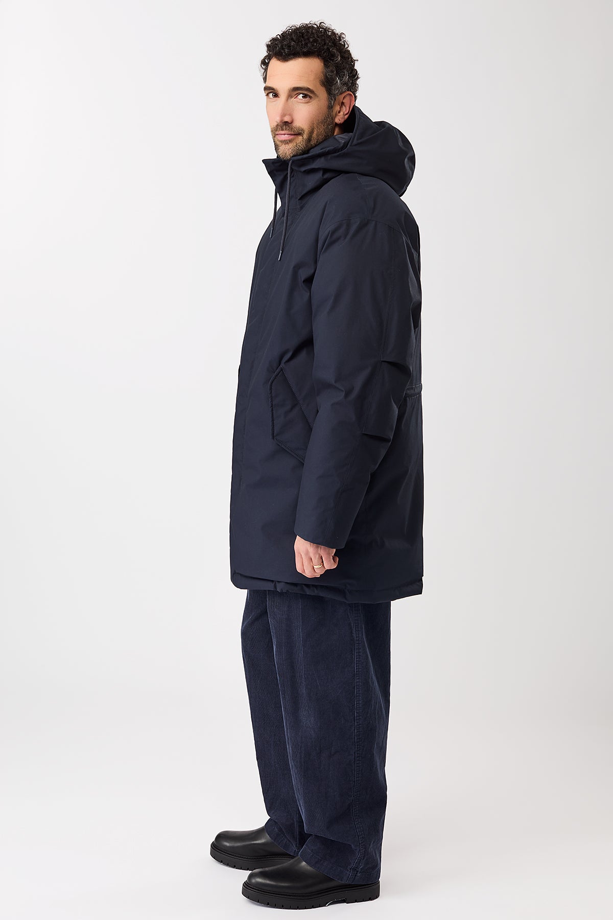 langerchen-parka-aus-eco-daune-mit-kapuze-navy image 3
