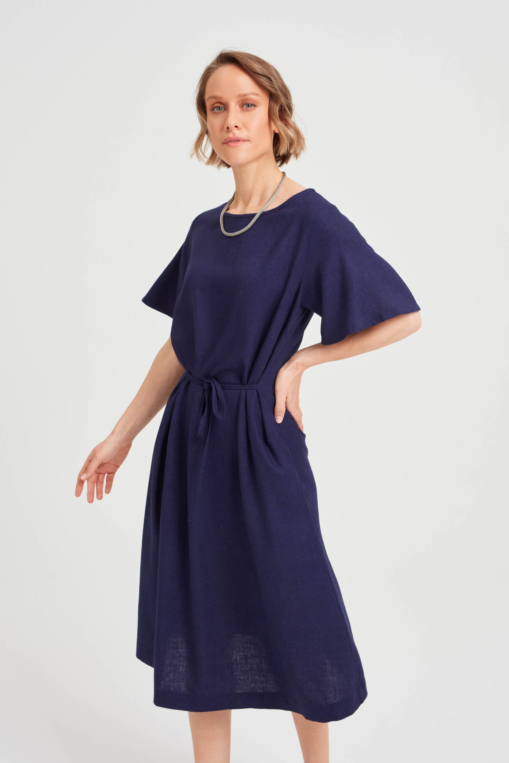 ayani-nika-sommerkleid-mit-schmetterlings-rmeln-in-schwarz-blau image 4
