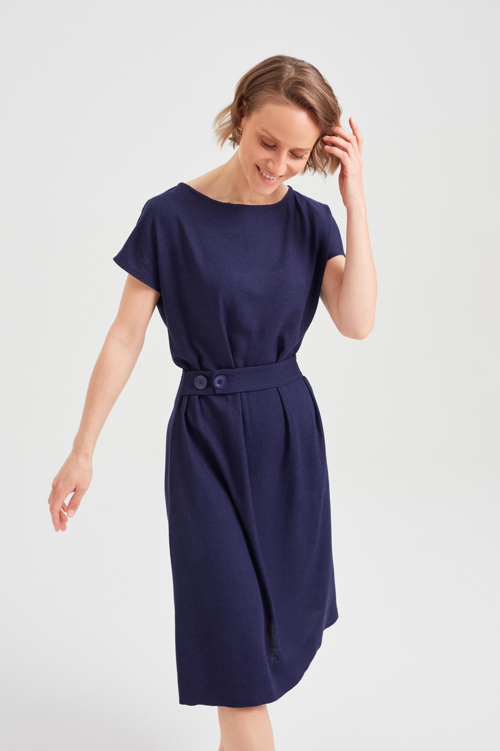 ayani-sati-midi-kleid-bootsausschnitt-schwarz-blau image 1