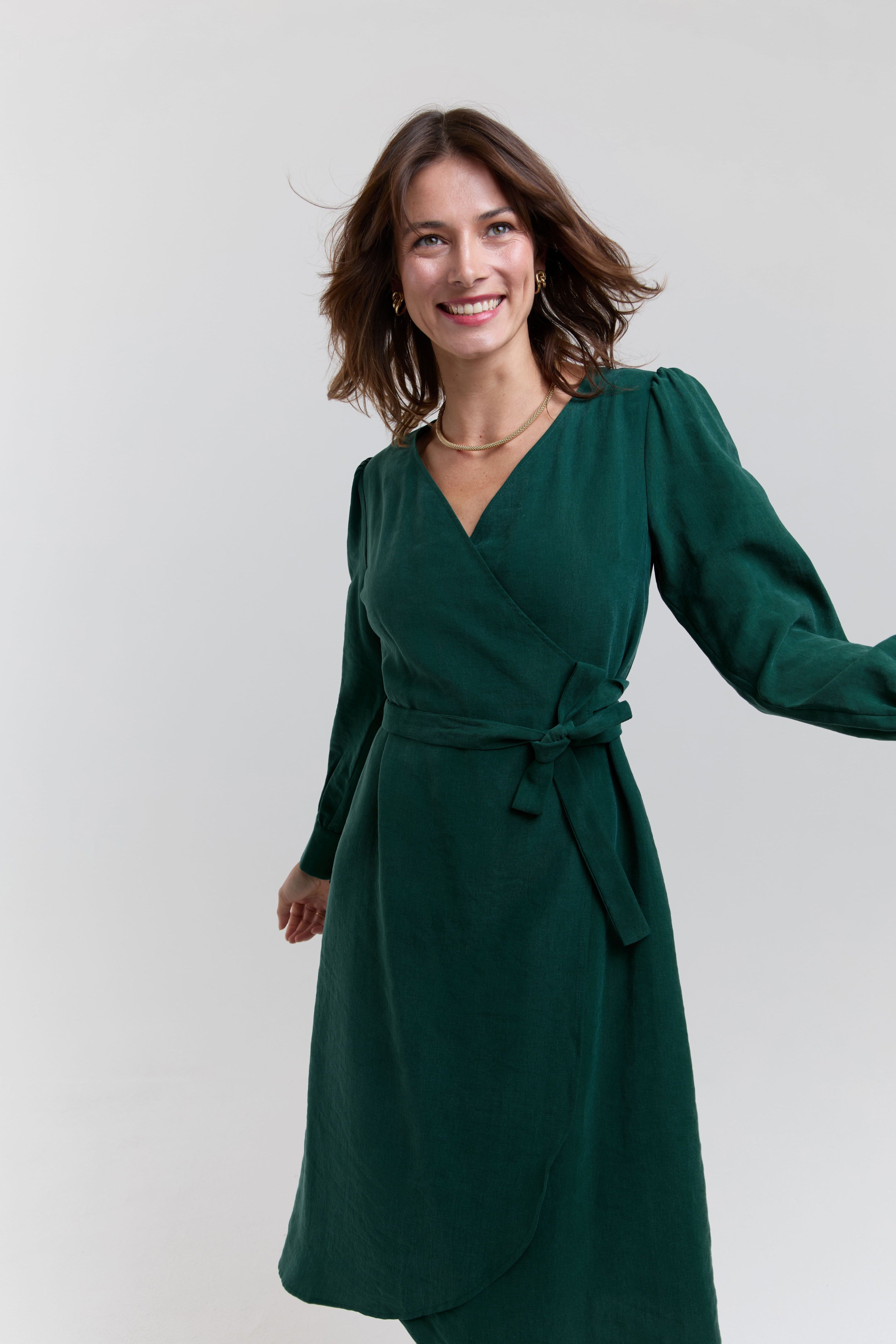 ayani-sophie-wickelkleid-mit-puff-rmeln-und-bindeg-rtel-in-forest-green image 1