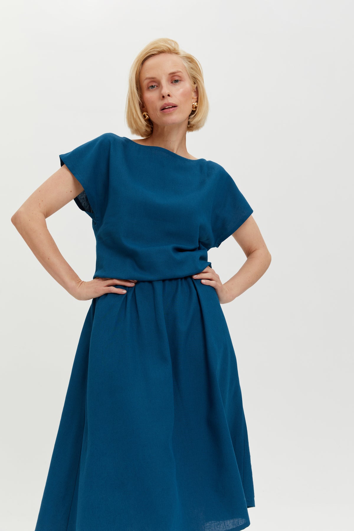 ayani-nane-leinen-kleid-mit-kurzarm-in-petrol-blau image 3