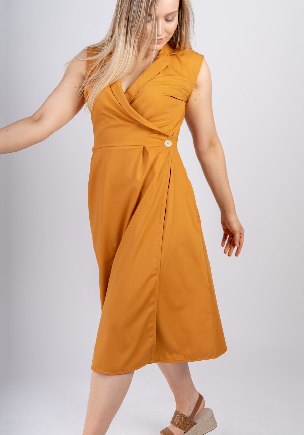ayani-sara-rmelloses-midi-wickelkleid-in-saffron image 3