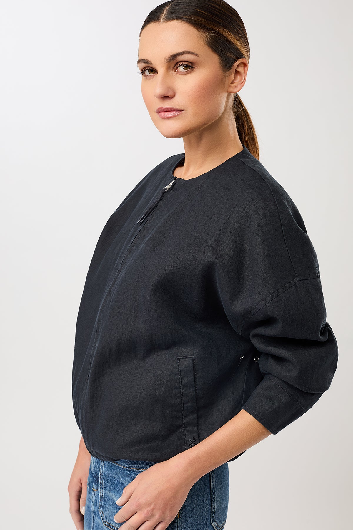 langerchen-rundhals-bomberjacke-mit-leistentasche-navy-damen-blouson image 2