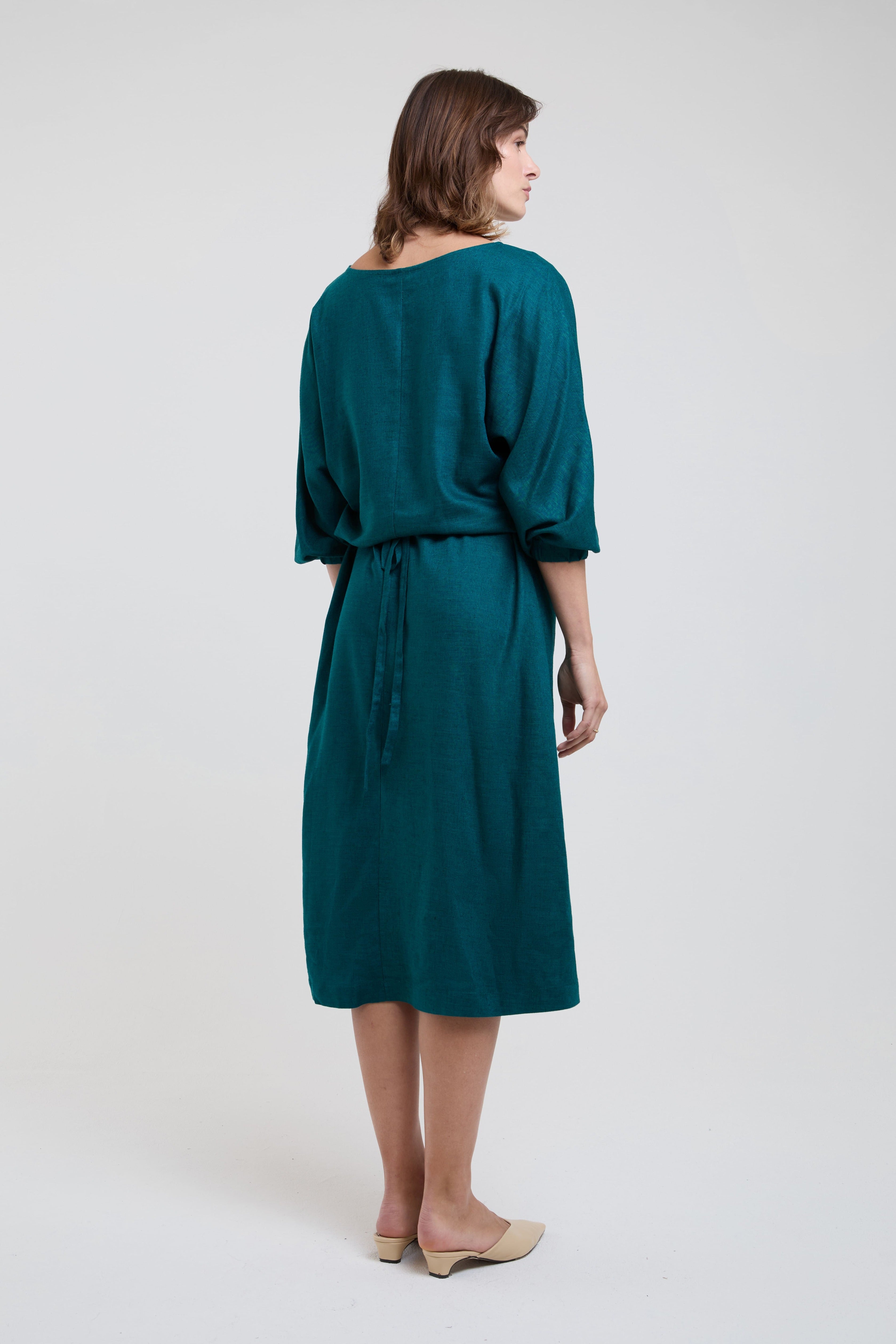 ayani-andrea-midi-dress-mit-langarm-und-verstellbarer-taille-in-gr-n image 6
