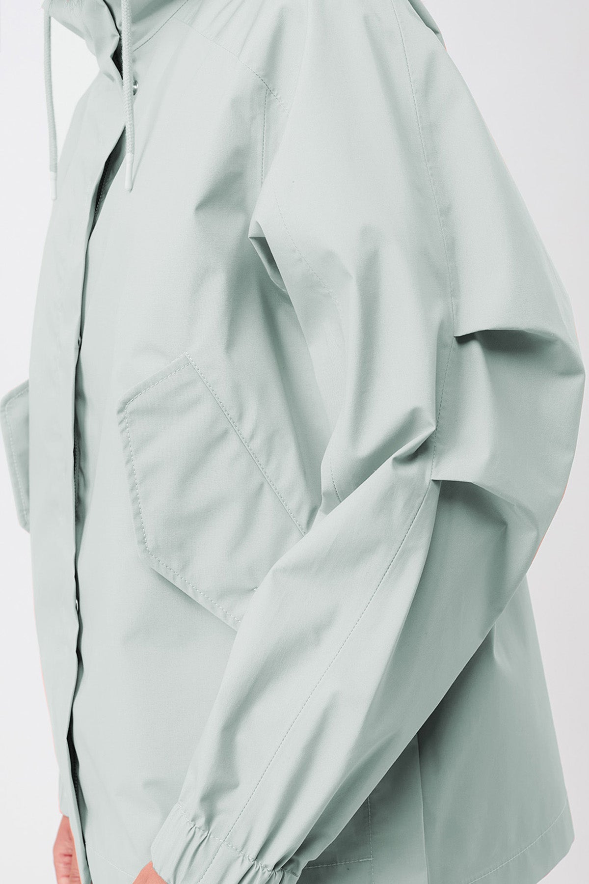langerchen-kapuzenjacke-mit-falten-am-arm-flow image 2