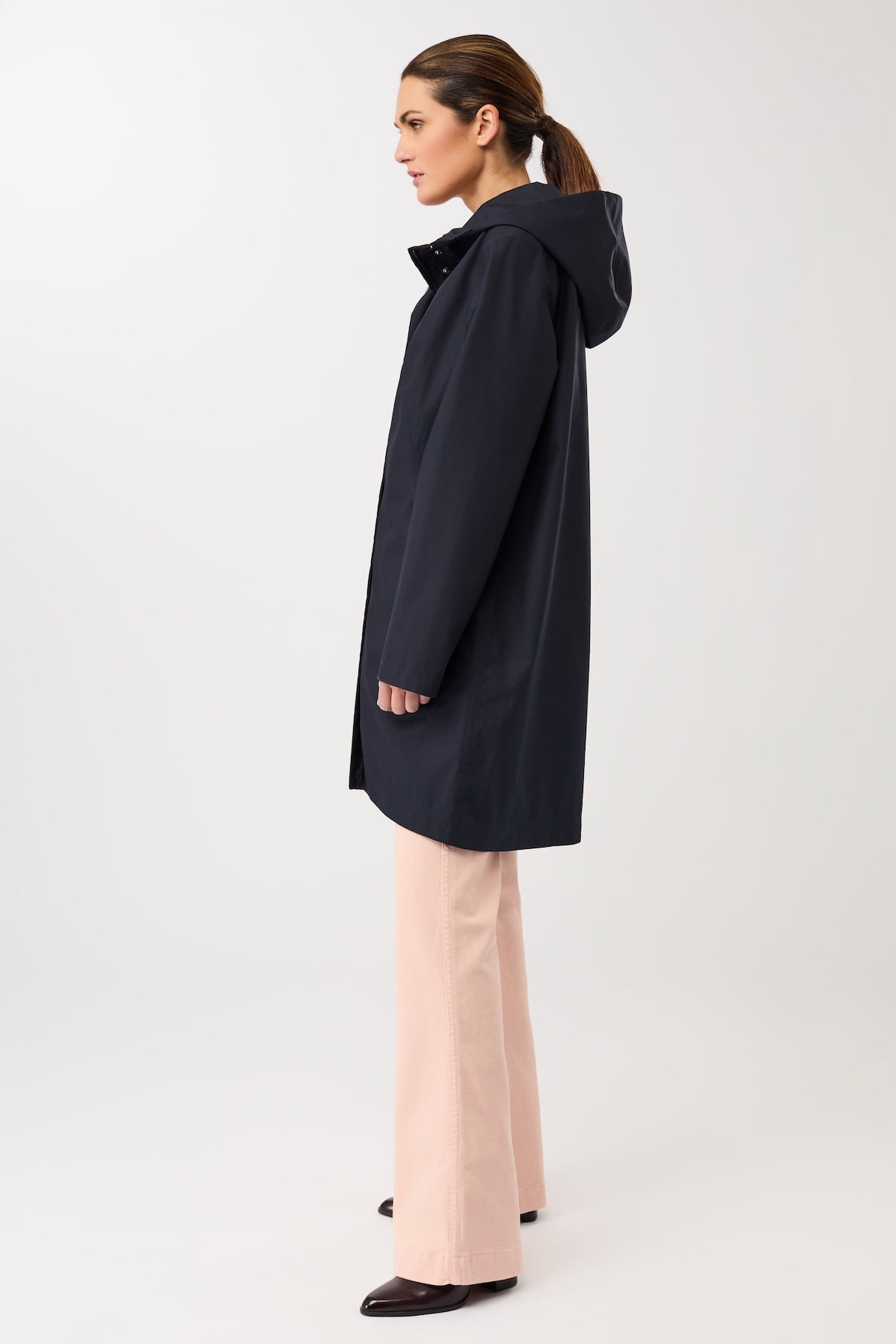 langerchen-schmaler-regenparka-mit-verdecktem-rei-verschluss-navy-regenjacke image 2