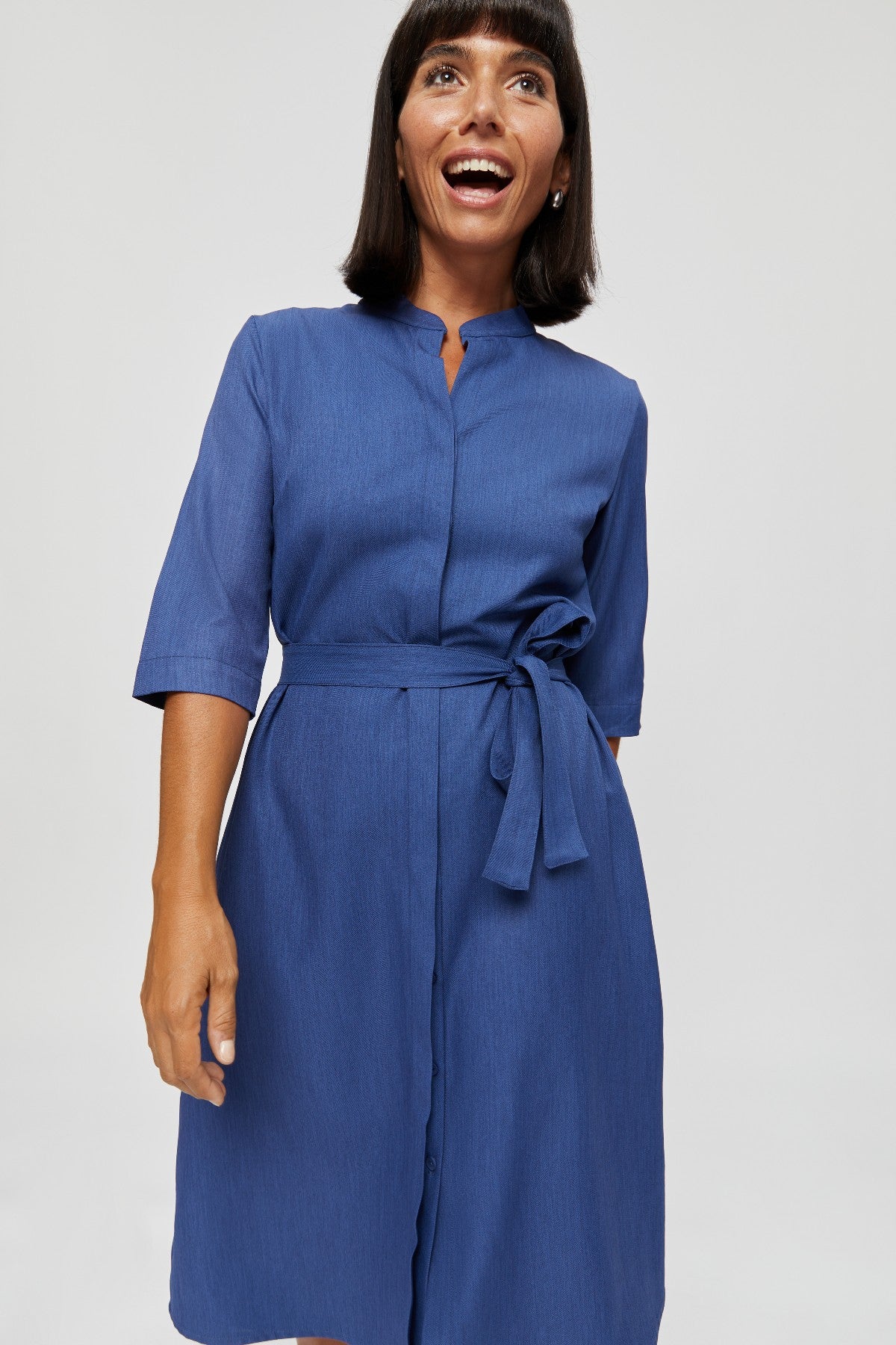 ayani-lidia-hemdkleid-classic-blue-3-4-rmel image 5