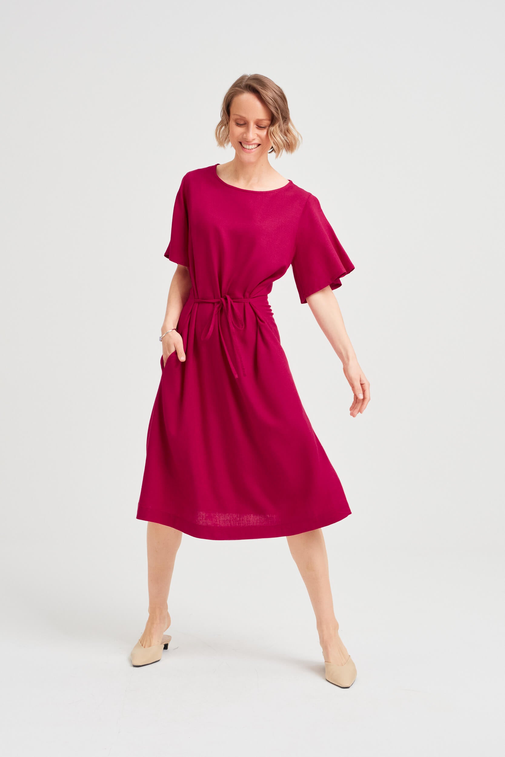 ayani-nika-rundhals-kleid-mit-schmetterlings-rmeln-in-kirschrot image 1