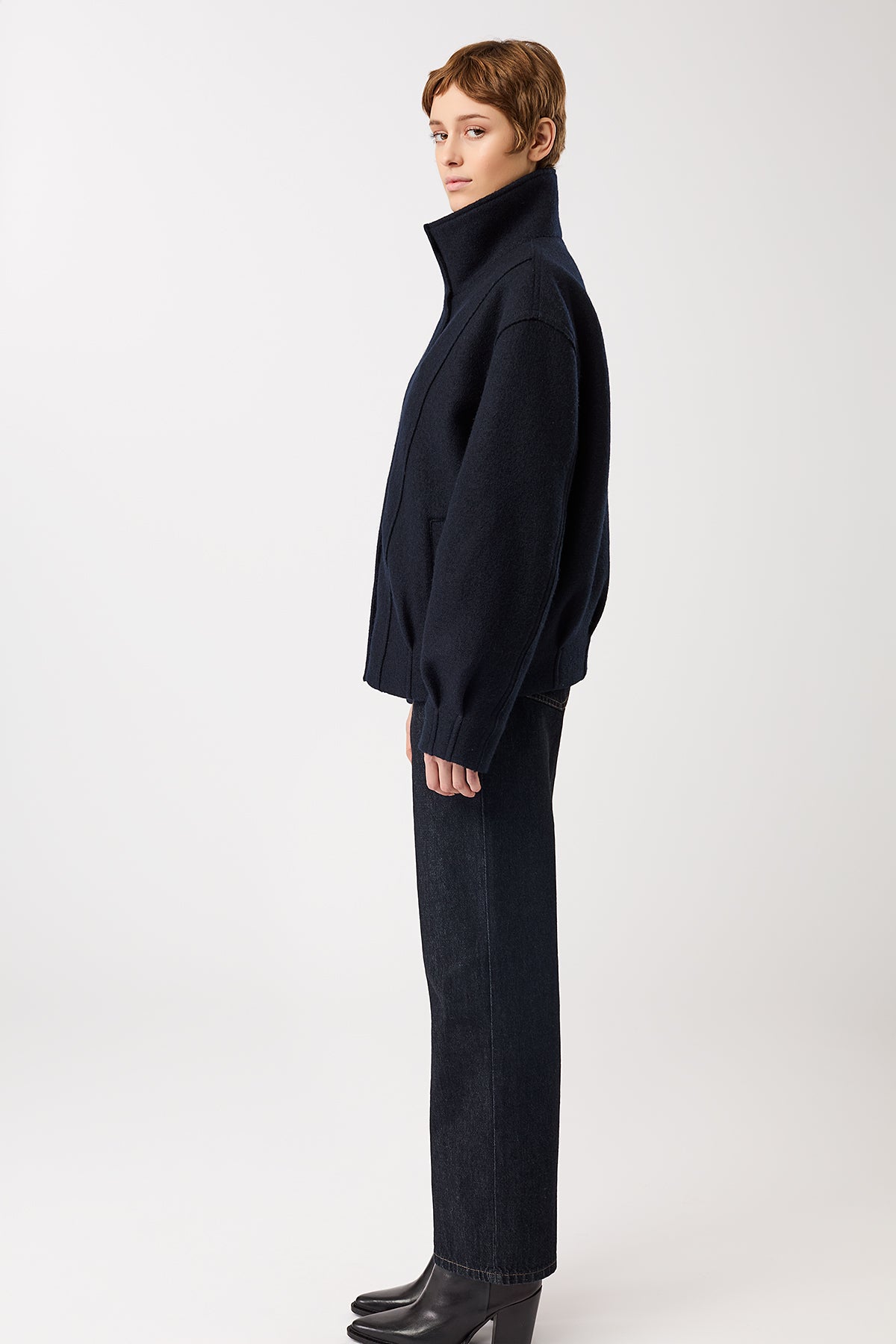 langerchen-navy-oversize-blouson-wattiert-bomber-aus-bio-wolle image 5