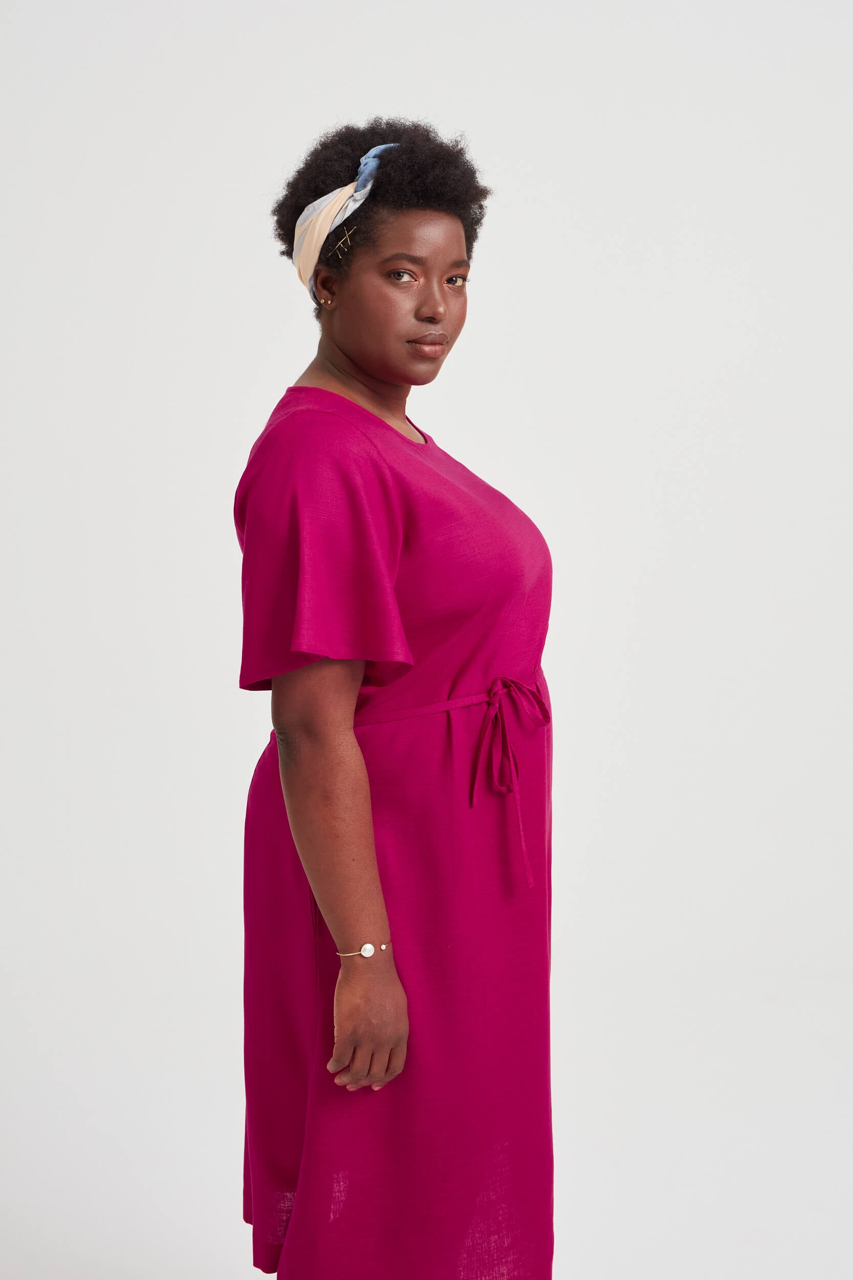 ayani-nika-rundhals-kleid-mit-schmetterlings-rmeln-in-kirschrot image 7