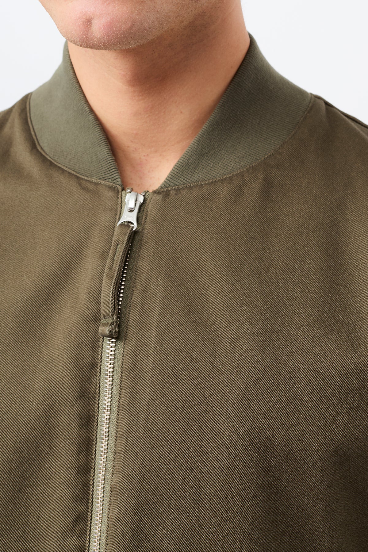 langerchen-bomberjacke-mit-rippenbund-aus-bio-baumwolle-stone-moss image 2