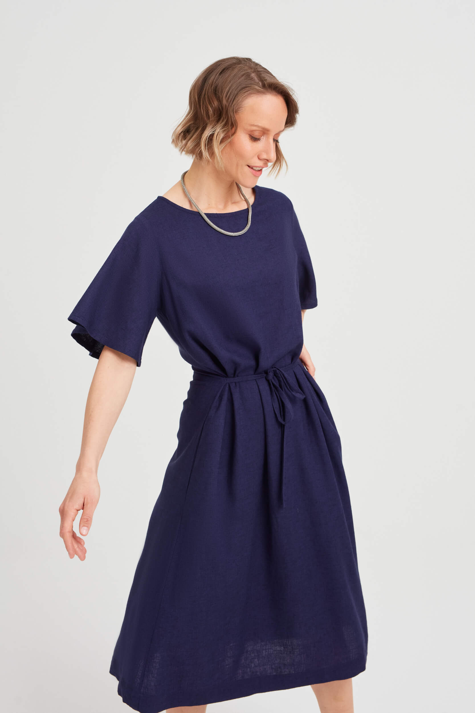 ayani-nika-sommerkleid-mit-schmetterlings-rmeln-in-schwarz-blau image 5