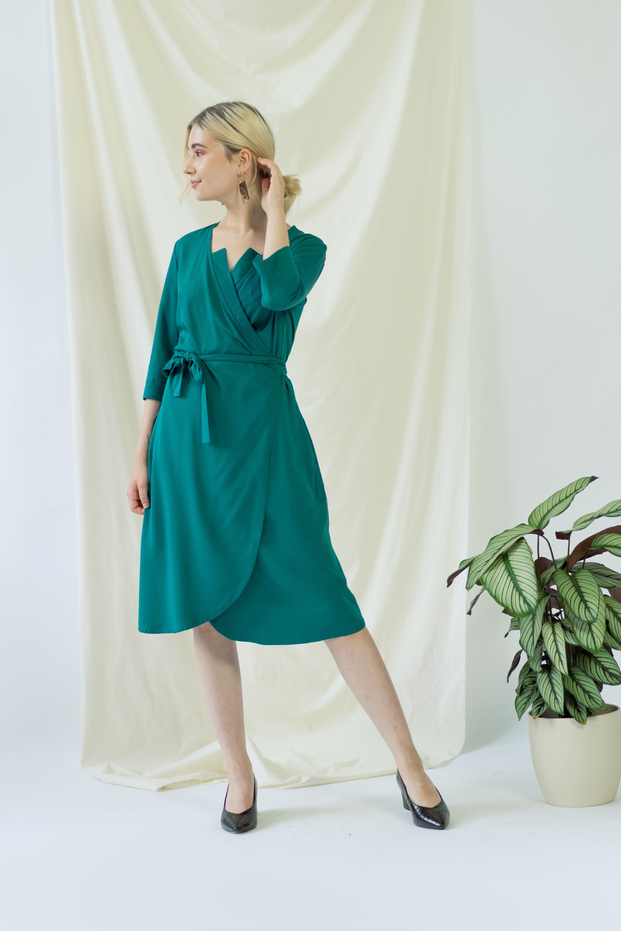 ayani-marlene-wickelkleid-in-forest-green image 4
