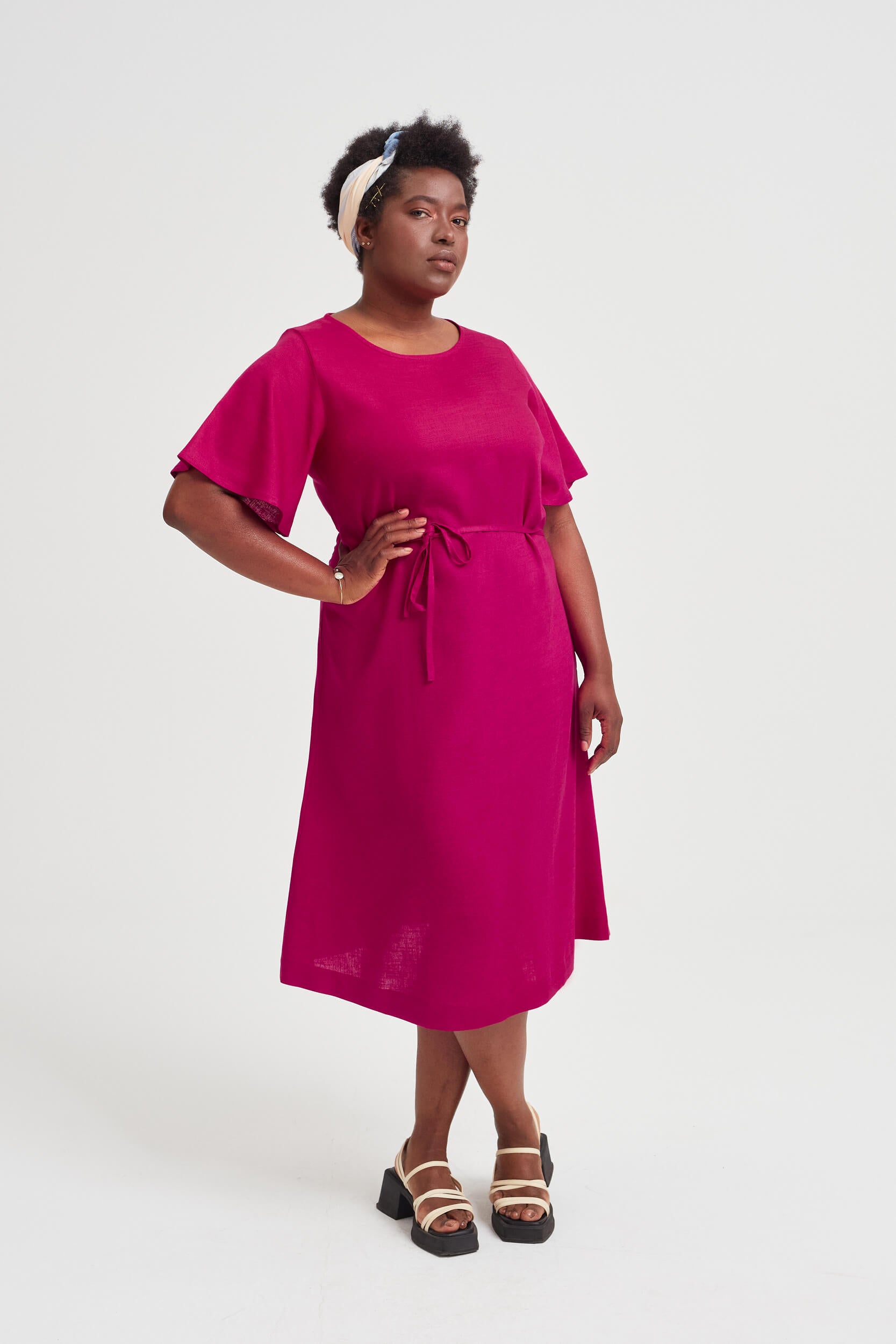 ayani-nika-rundhals-kleid-mit-schmetterlings-rmeln-in-kirschrot image 2