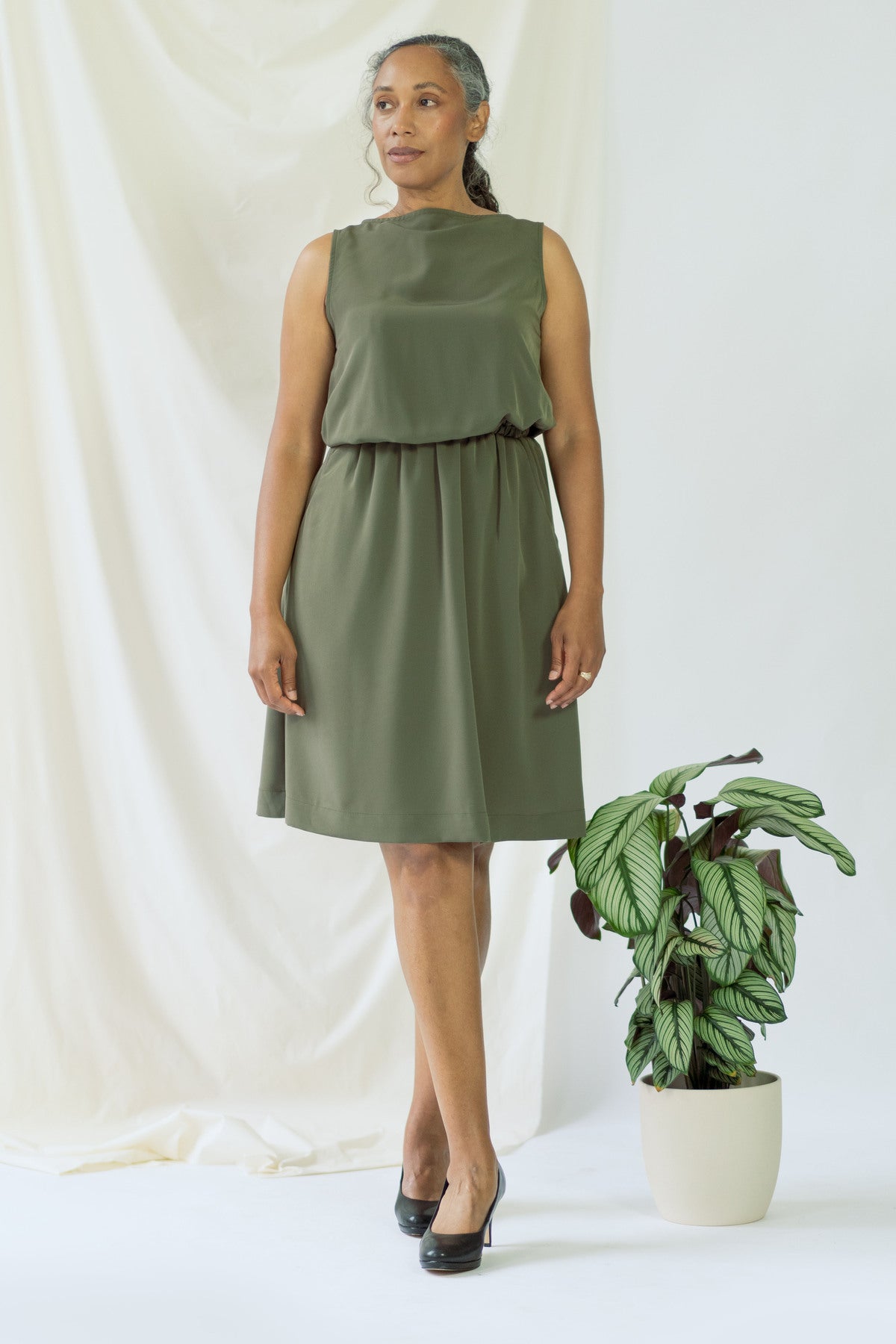 ayani-bella-rmelloses-drapiertes-kleid-in-olivegr-n image 6