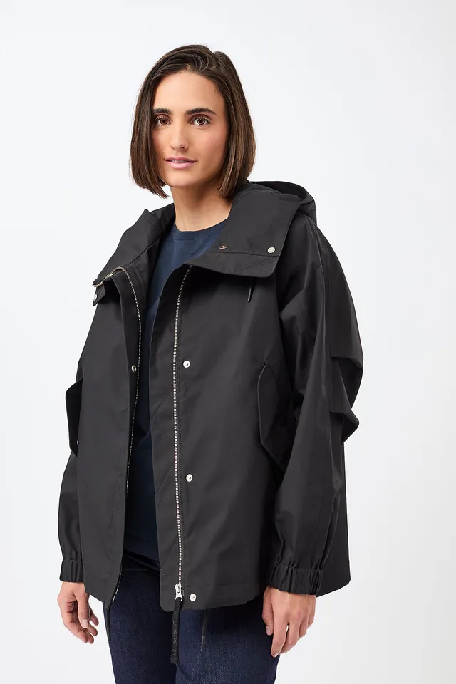 langerchen-kapuzenjacke-mit-falten-am-arm-in-black image 1