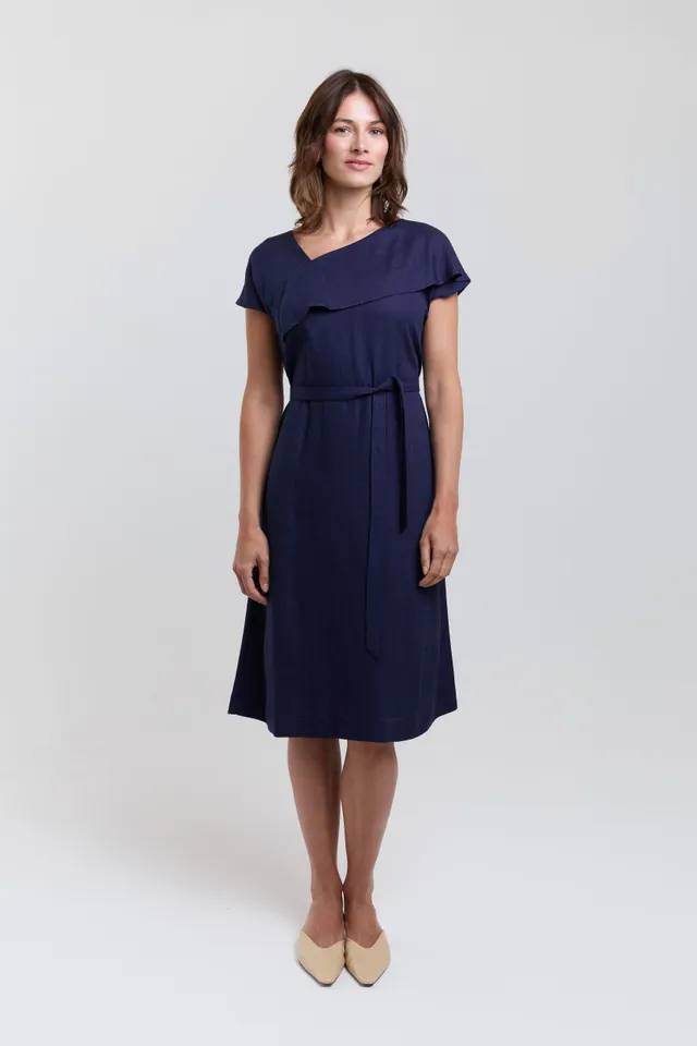 ayani-daniela-midi-kleid-mit-r-schen-ausschnitt-in-dunkelblau image 1