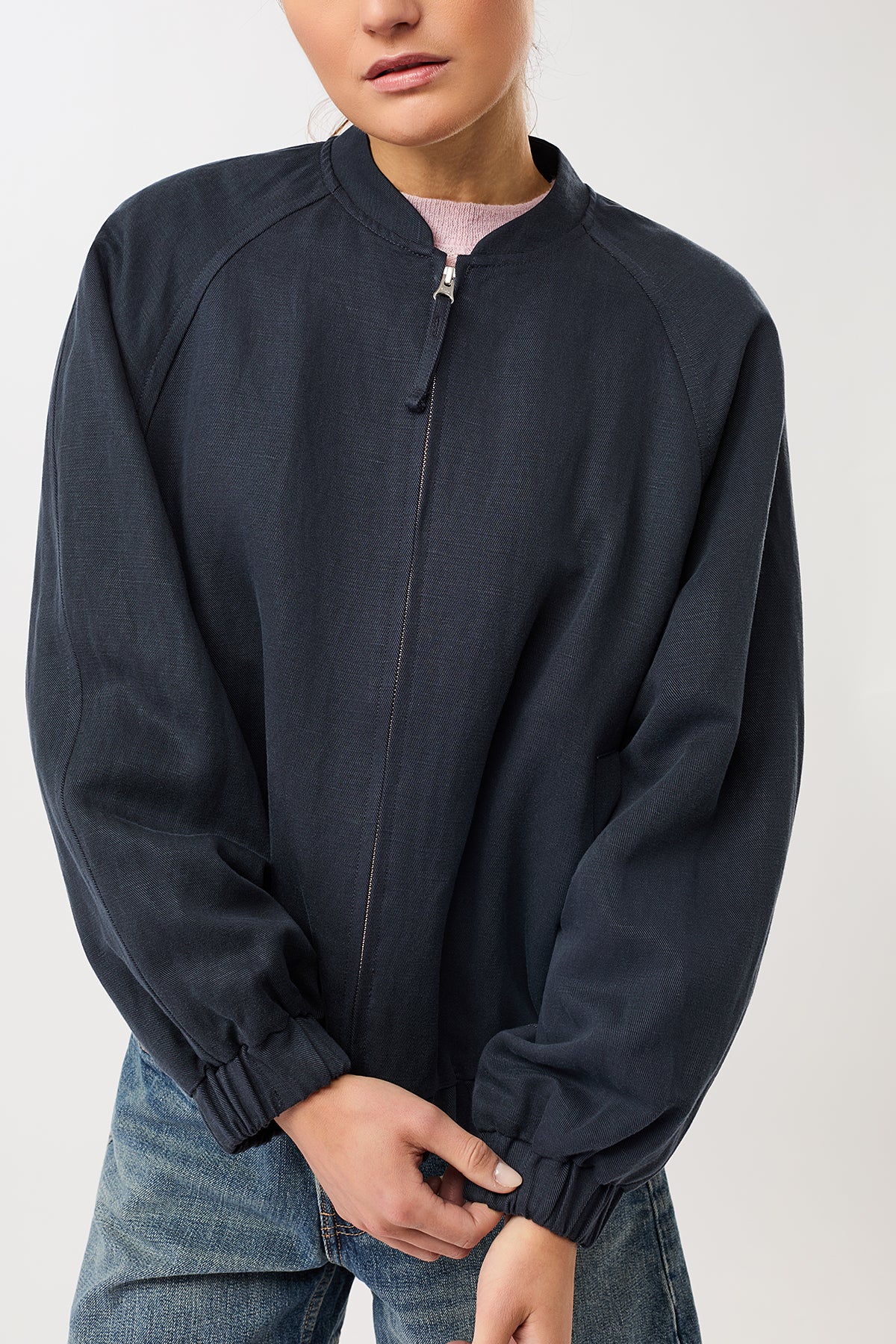 langerchen-bomberjacke-aus-tencel-navy image 5
