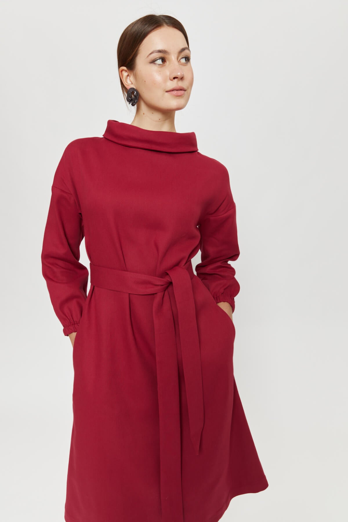 ayani-amalia-midi-winterkleid-mit-rundhals-in-rot-bordo image 2