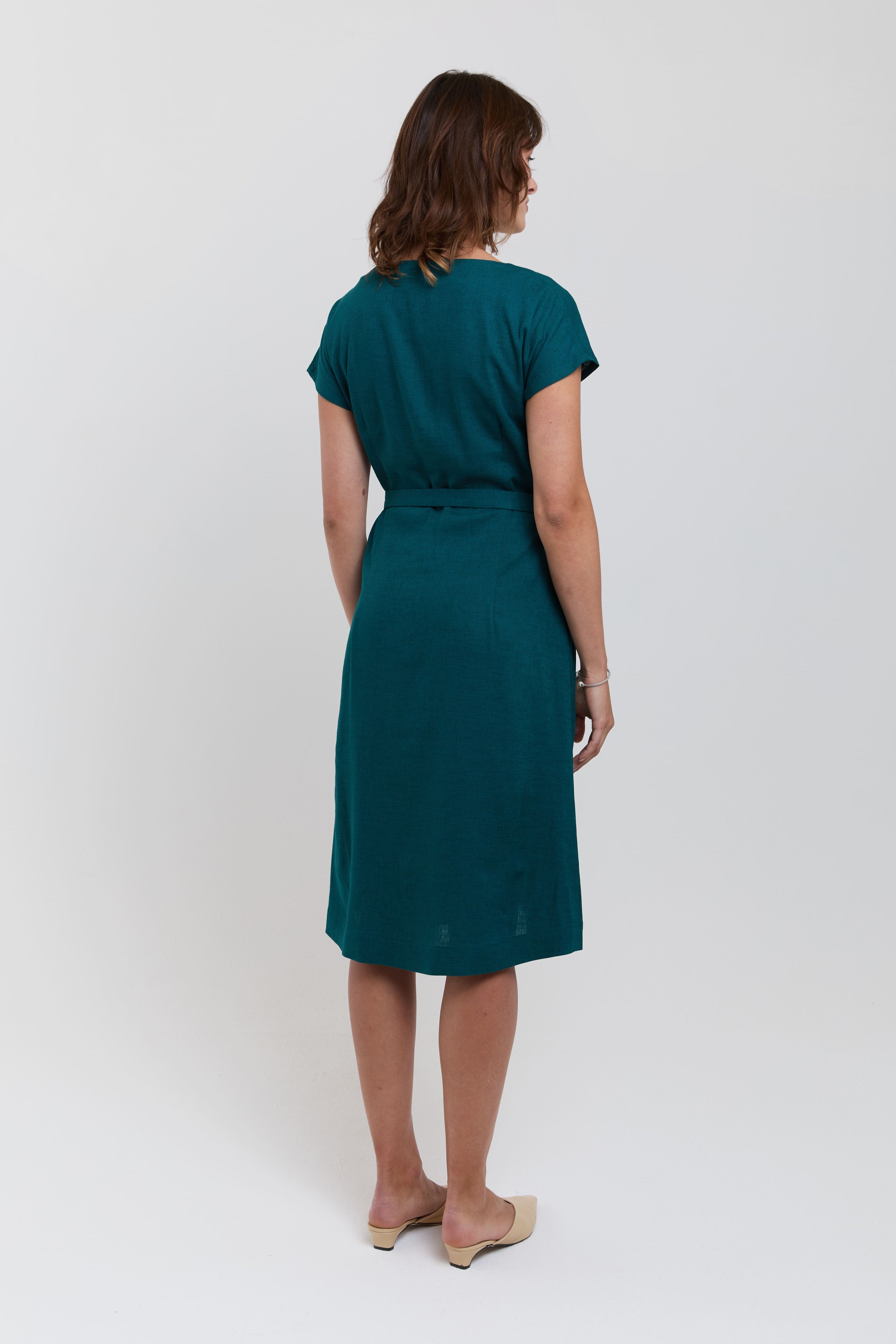 ayani-daniela-elegantes-midi-kleid-mit-r-schen-ausschnitt-in-gr-n image 5