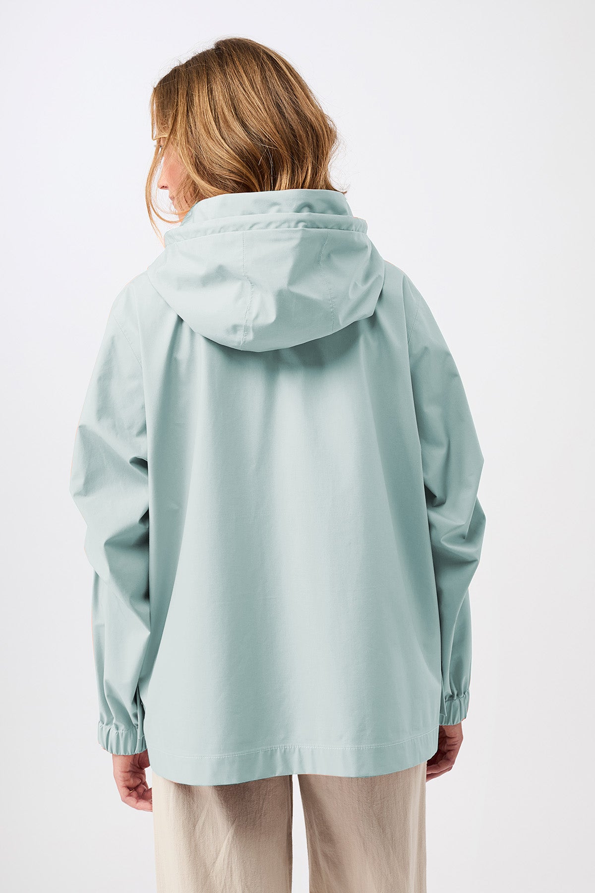 langerchen-kapuzenjacke-mit-falten-am-arm-flow image 4