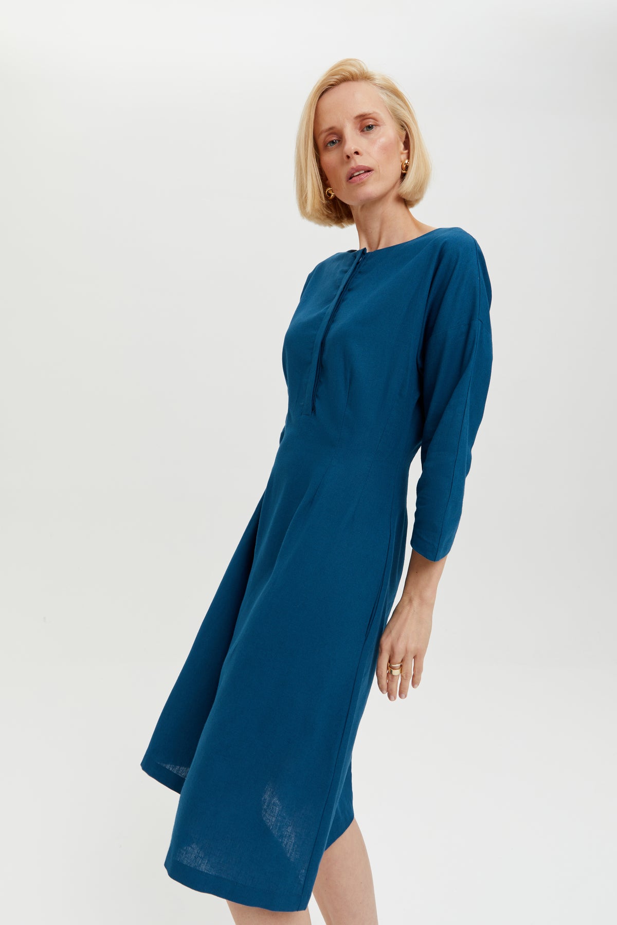 ayani-lusin-midi-leinenkleid-mit-knopfleiste-in-petrol-blue image 6