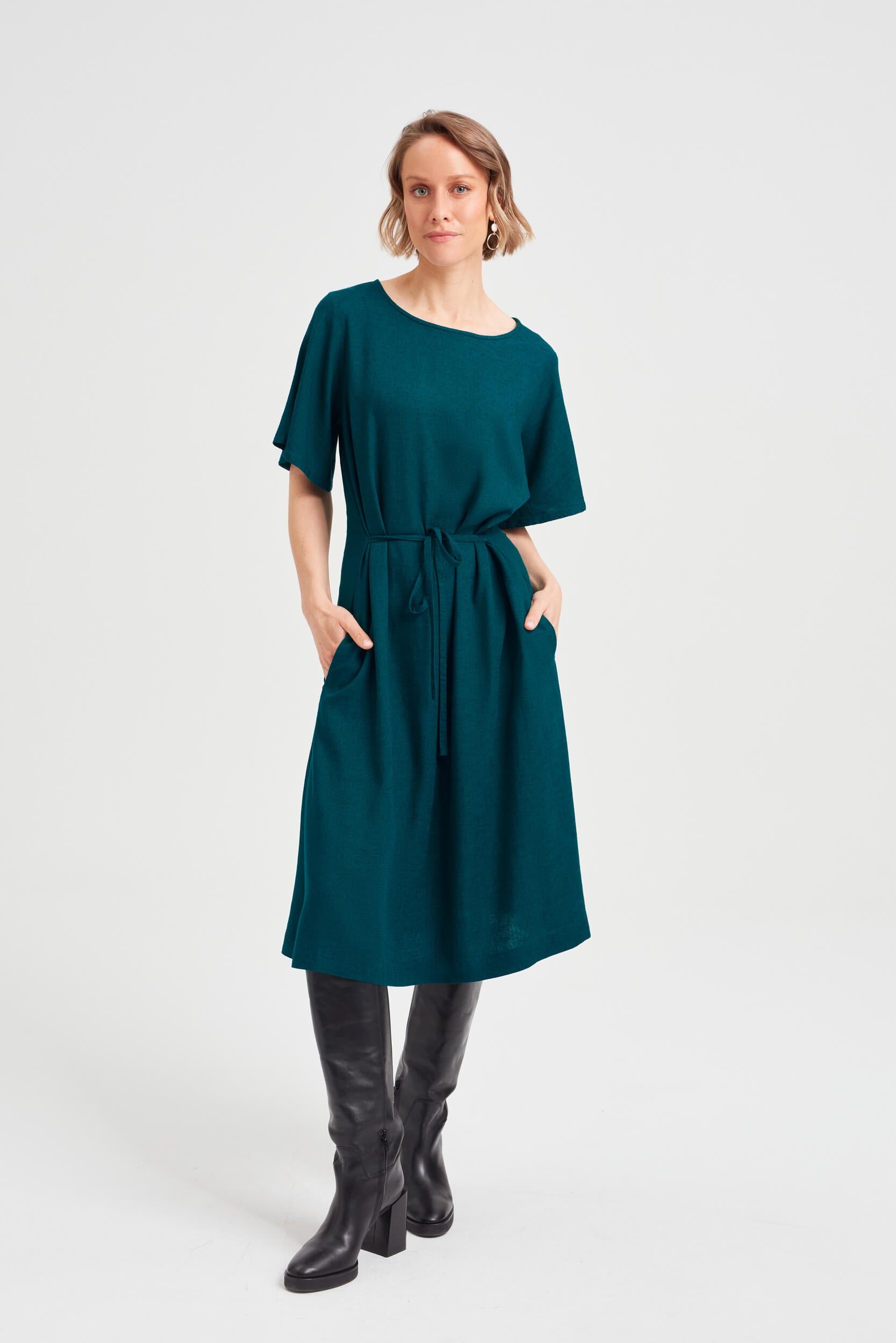 ayani-nika-rundhals-kleid-mit-schmetterlings-rmeln-in-gr-n image 1