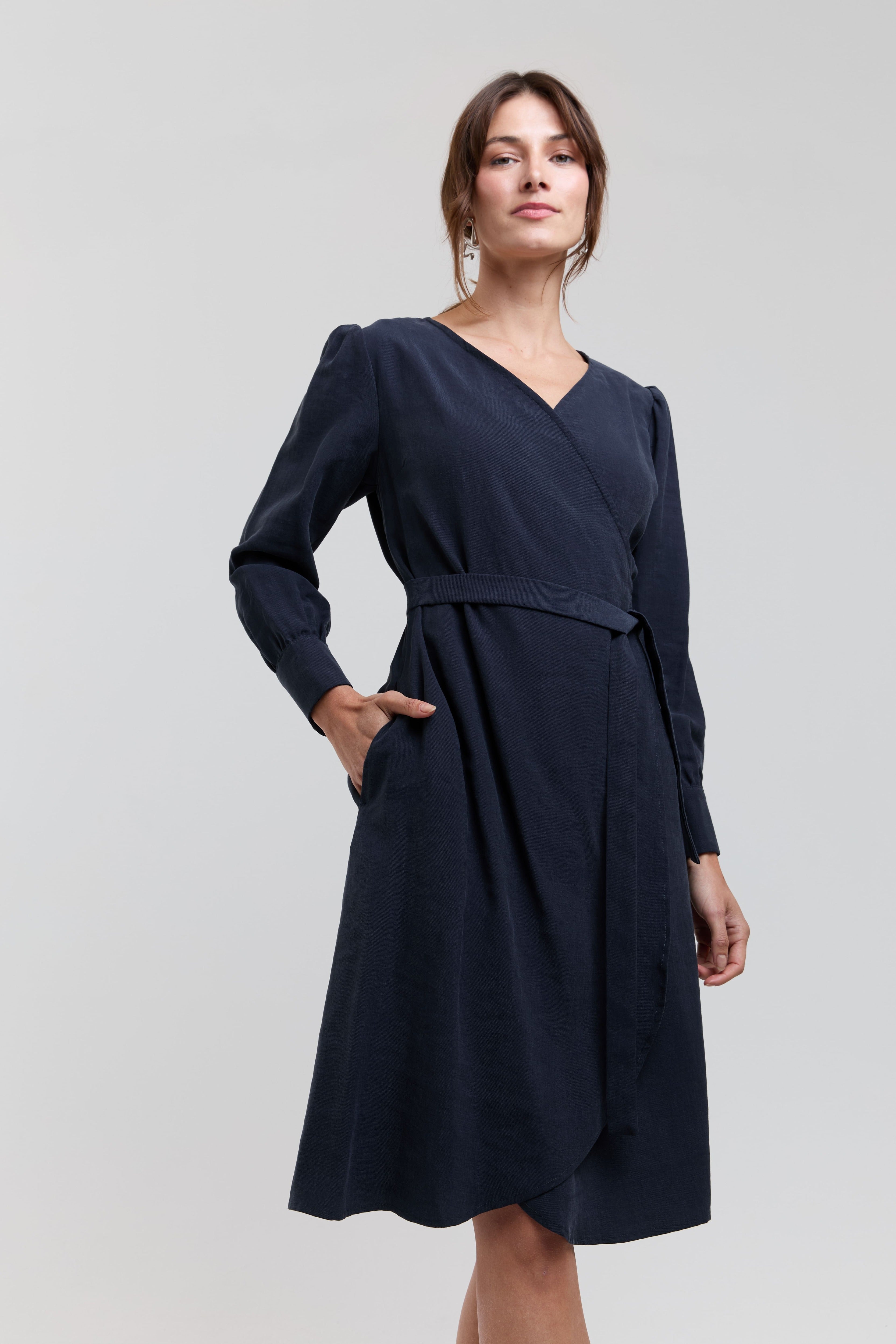 ayani-sophie-wickel-kleid-mit-puff-rmeln-und-taillenband-in-dunkelblau image 6