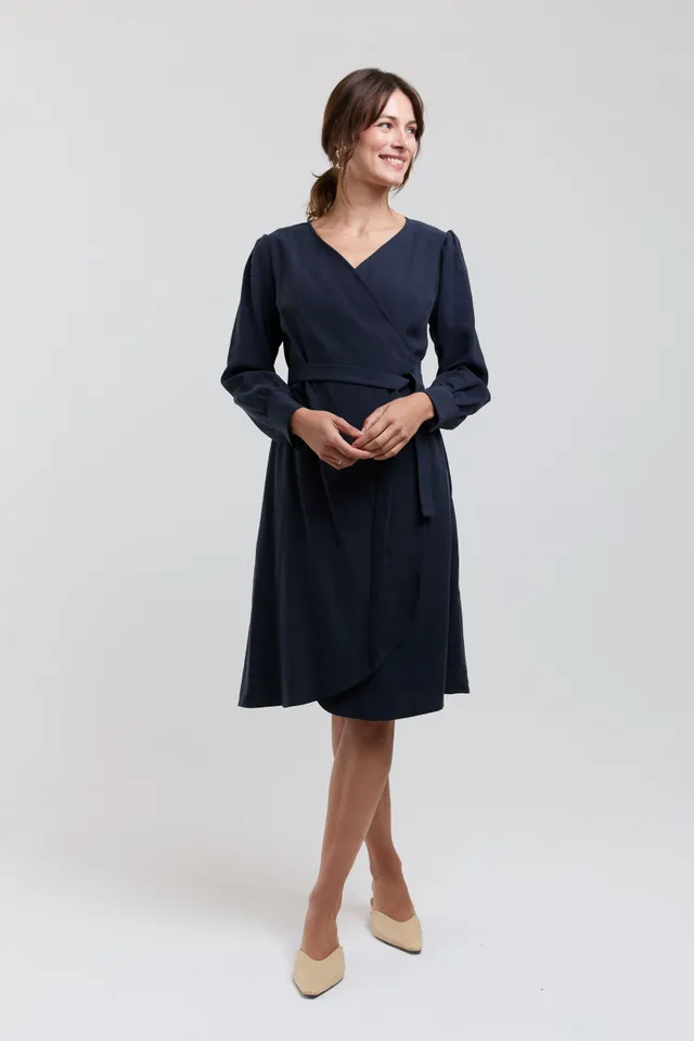 ayani-sophie-wickel-kleid-mit-puff-rmeln-und-taillenband-in-dunkelblau image 1
