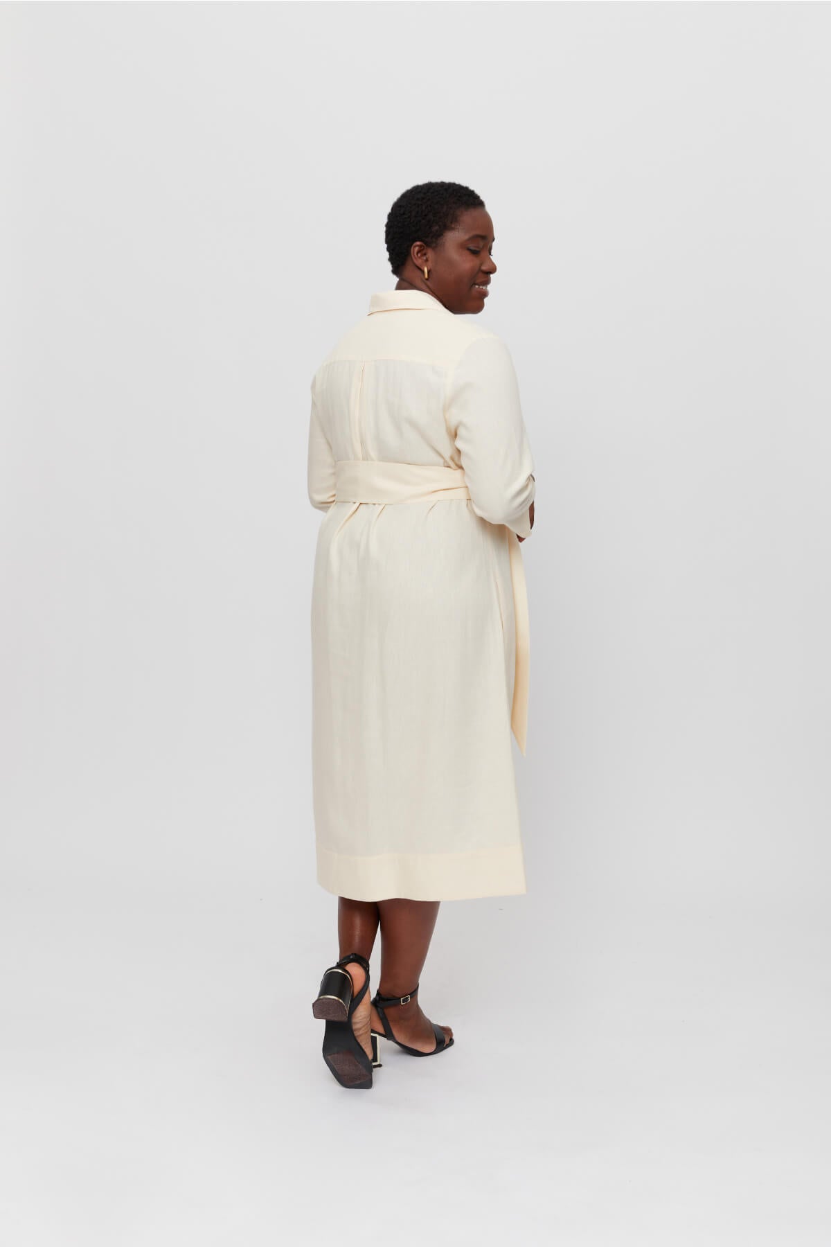 ayani-mariam-leinen-hemdkleid-mit-breitem-g-rtel-in-cream image 5