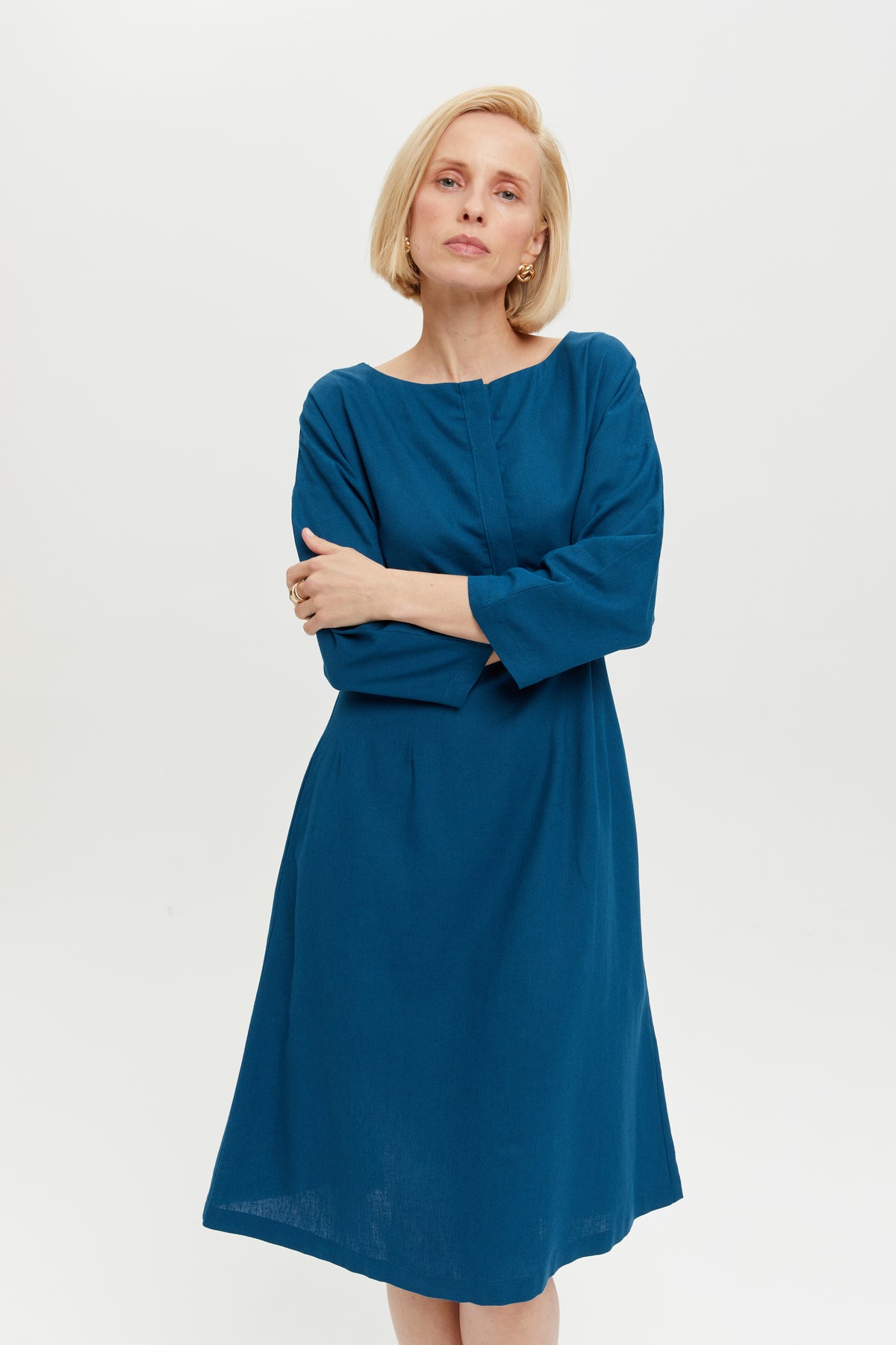 ayani-lusin-midi-leinenkleid-mit-knopfleiste-in-petrol-blue image 2