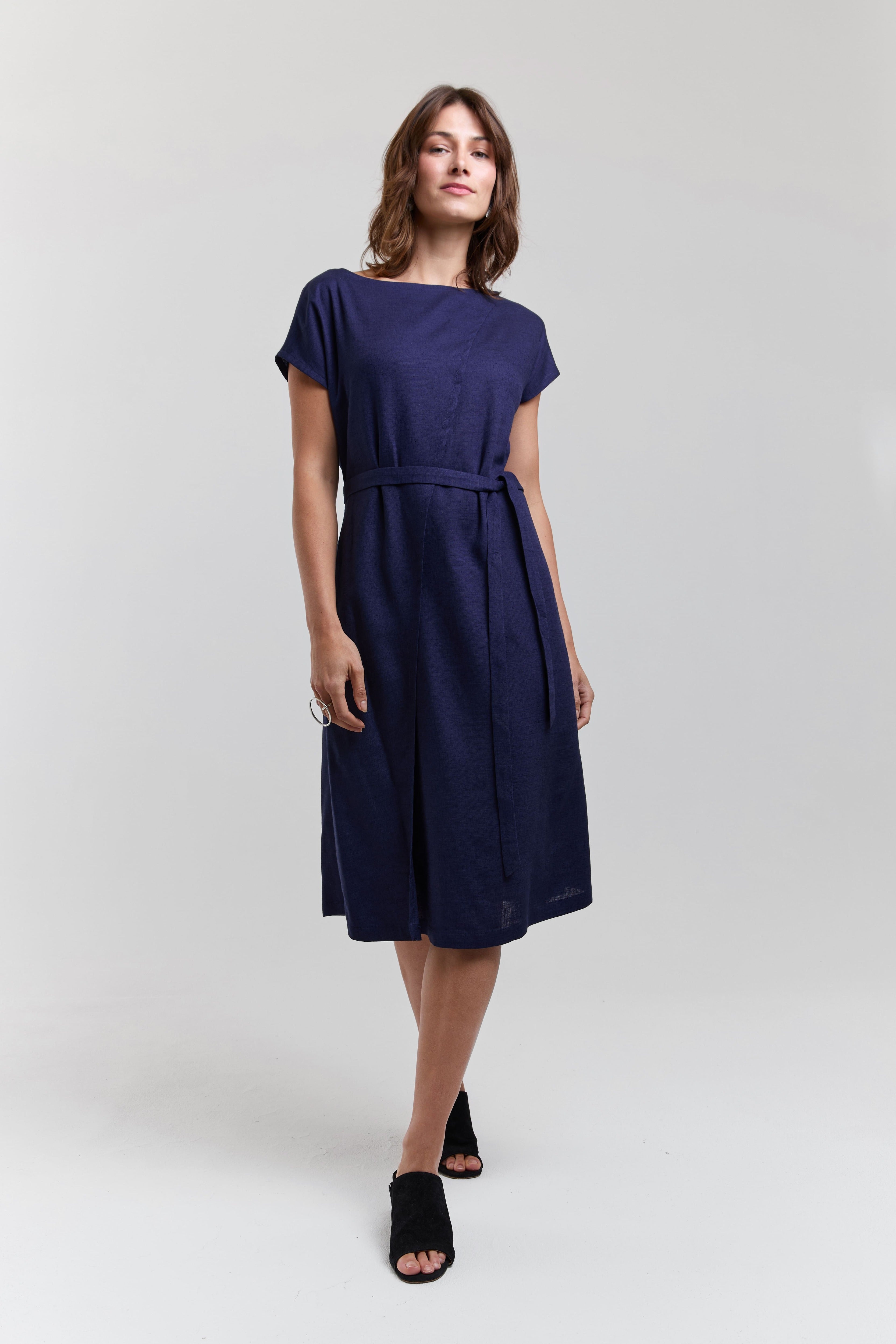 ayani-julia-elegantes-midi-kleid-mit-tailleng-rteln-in-dunkelblau image 5