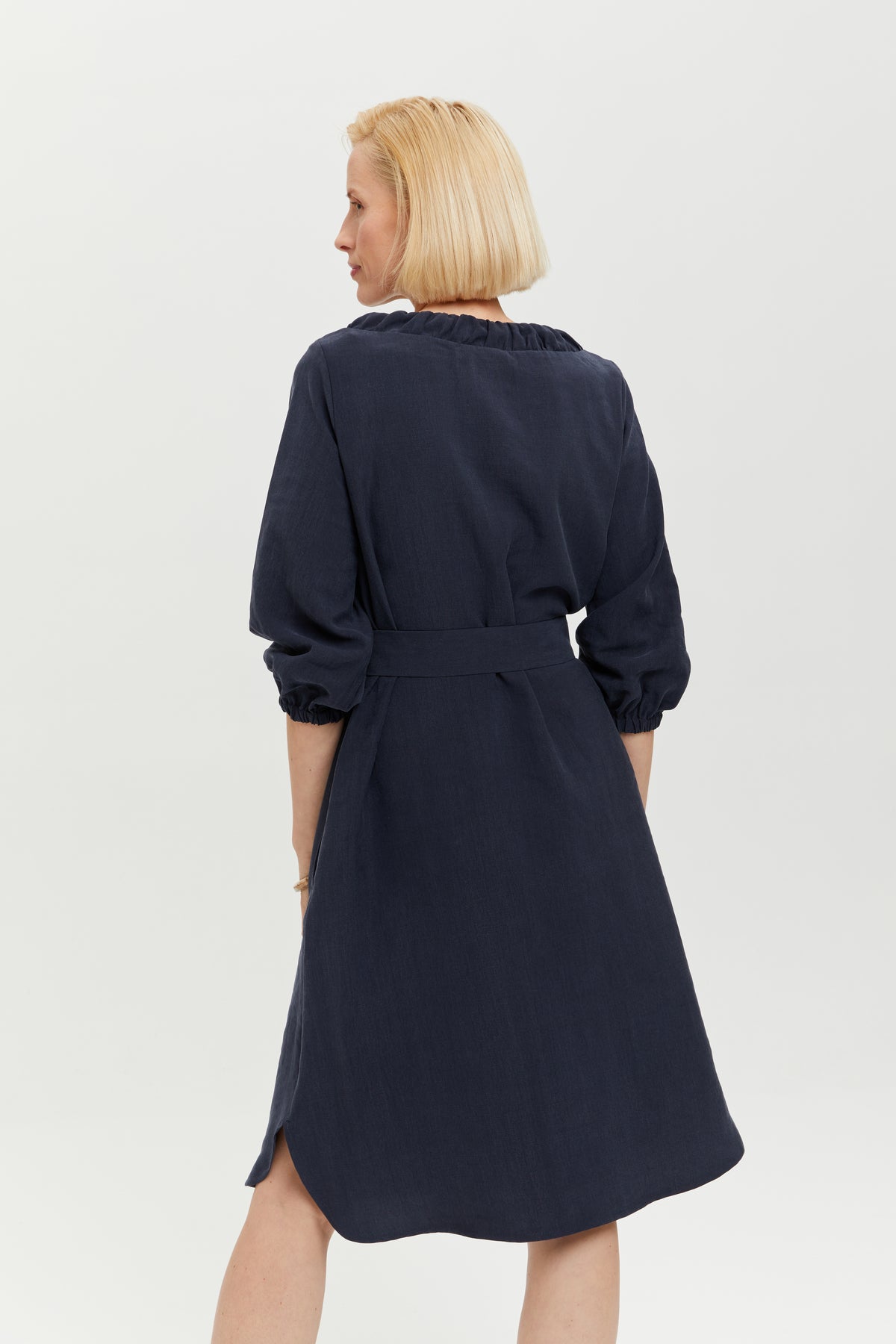 ayani-celine-elegantes-g-rtelkleid-mit-halsausschnitt-element-in-dunkelblau image 5