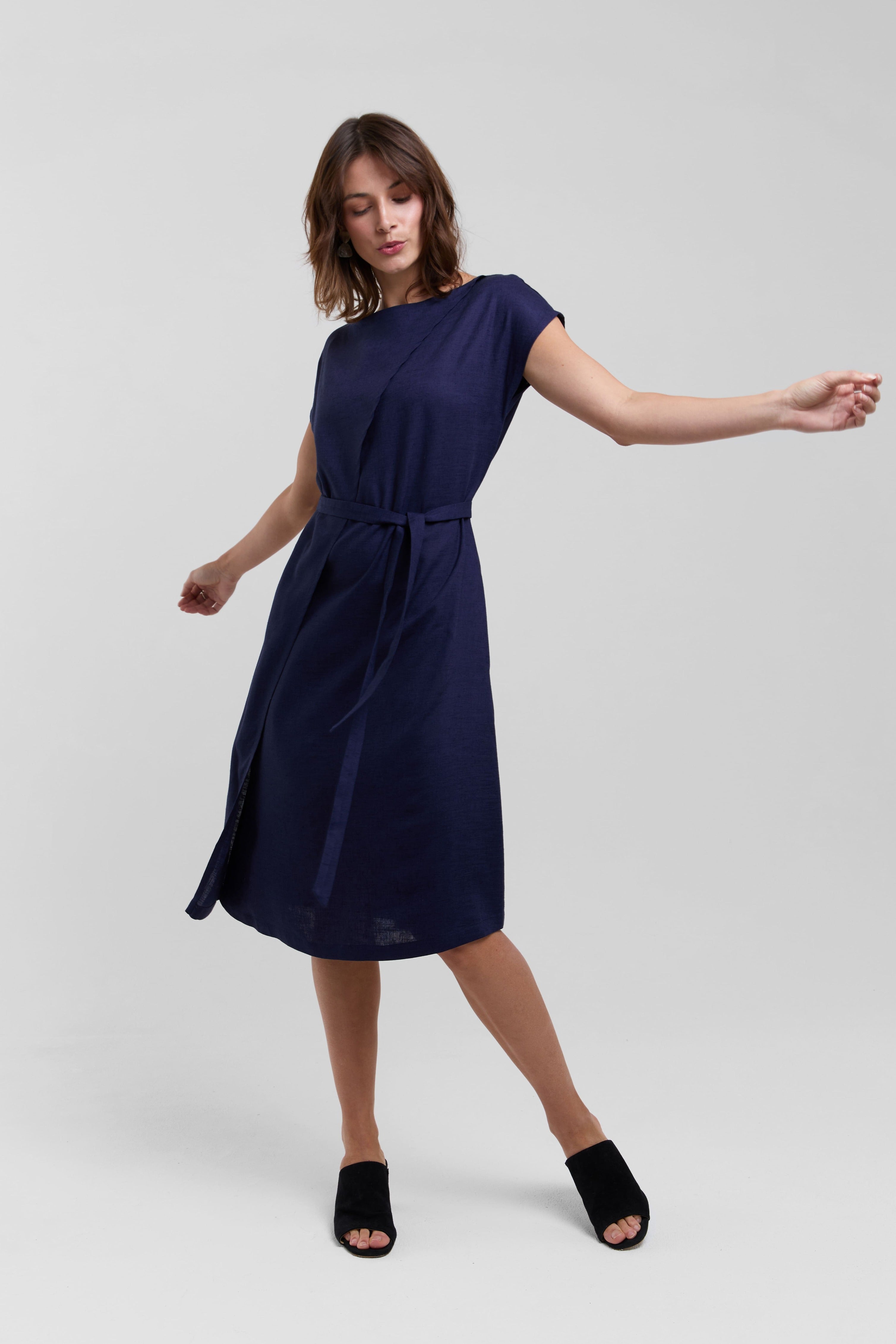 ayani-julia-elegantes-midi-kleid-mit-tailleng-rteln-in-dunkelblau image 4