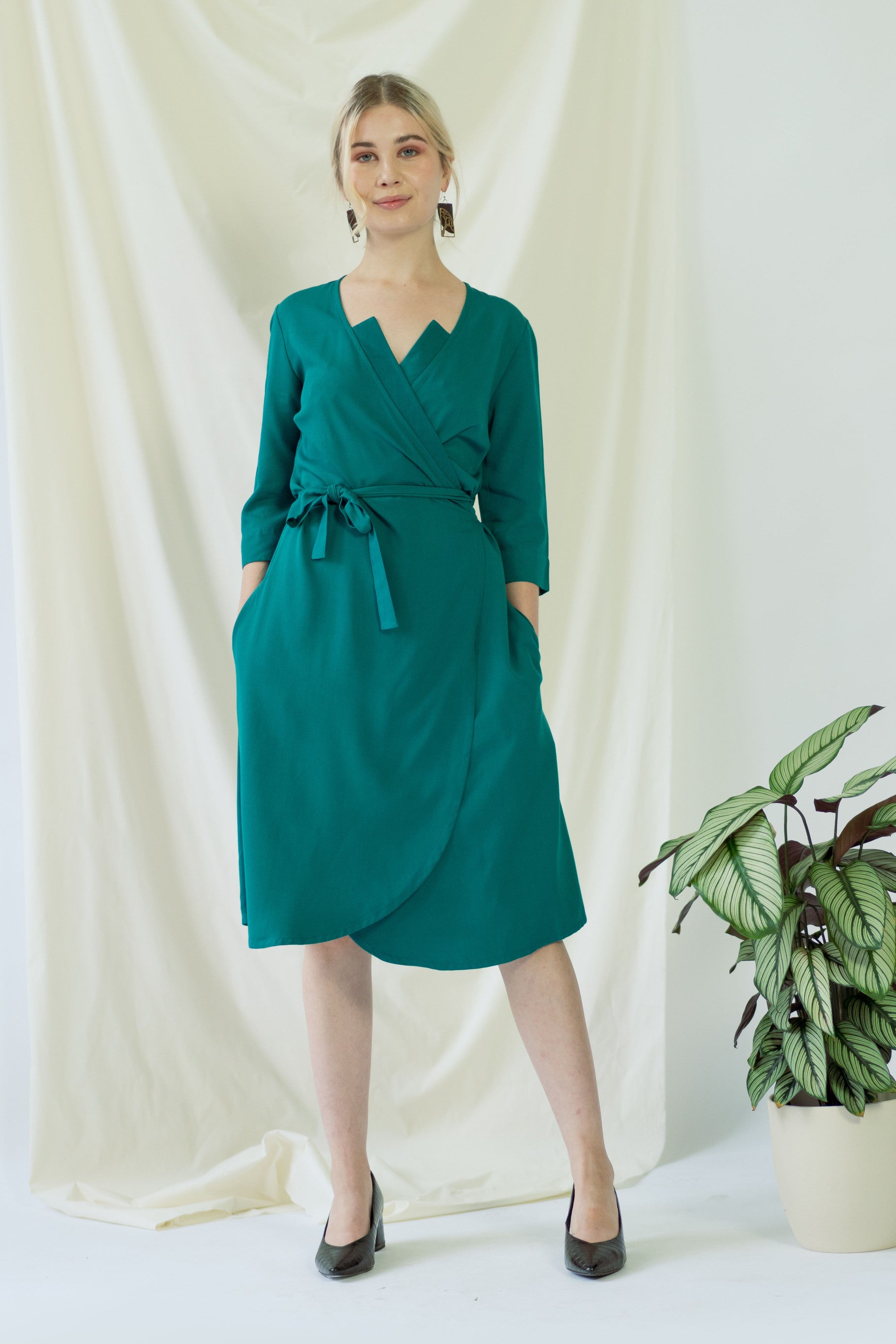 ayani-marlene-wickelkleid-in-forest-green image 3