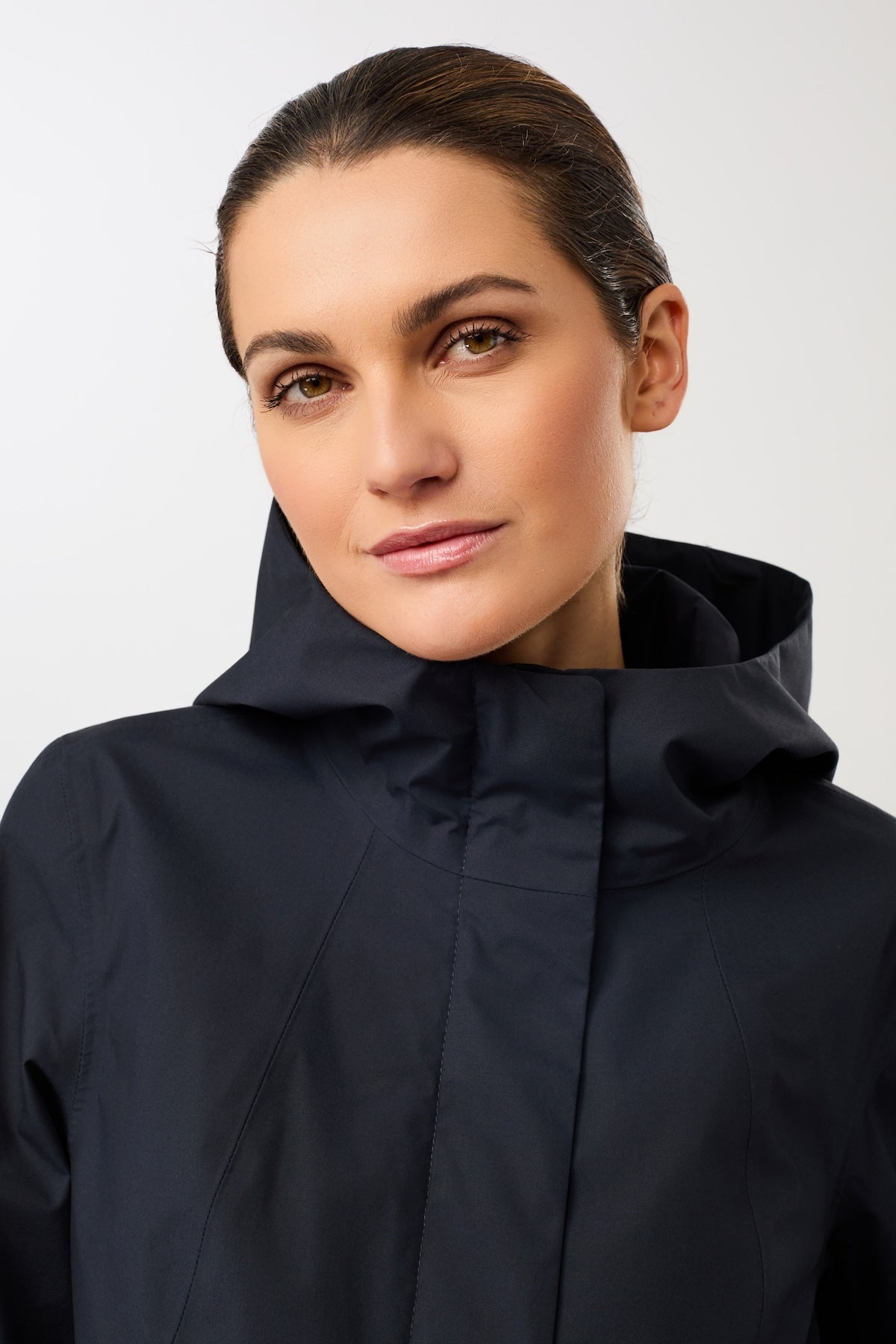 langerchen-schmaler-regenparka-mit-verdecktem-rei-verschluss-navy-regenjacke image 3