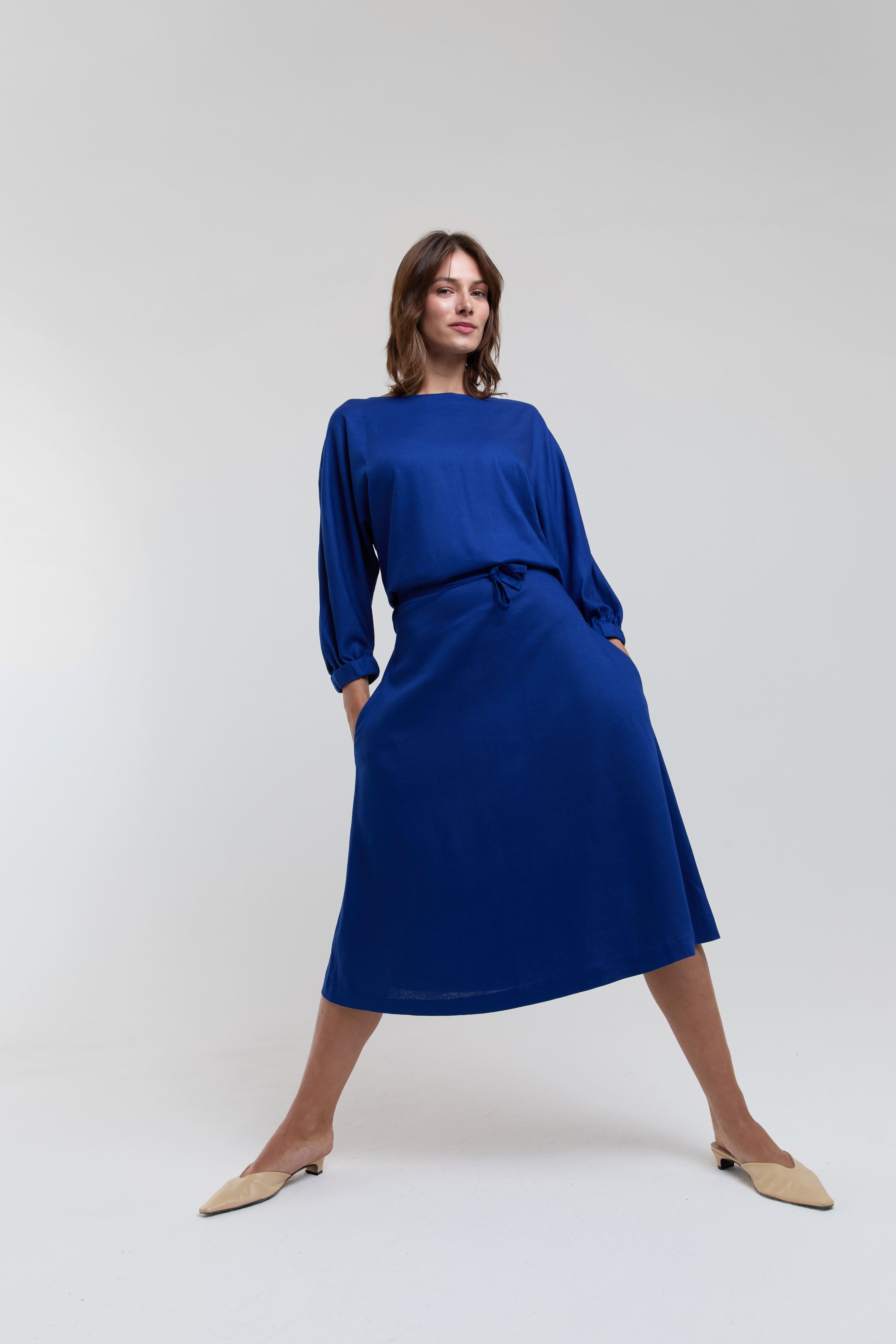 ayani-andrea-midi-dress-mit-langarm-und-verstellbarer-taille-in-ocean-blue image 6